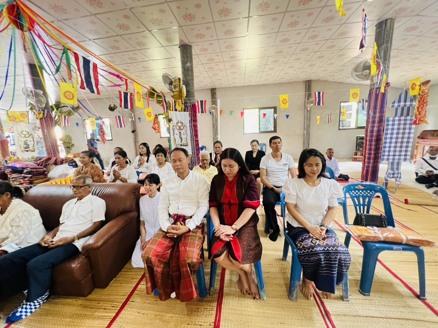 ภาพร่วมพิธีกรรมวัดป่ามะมัง