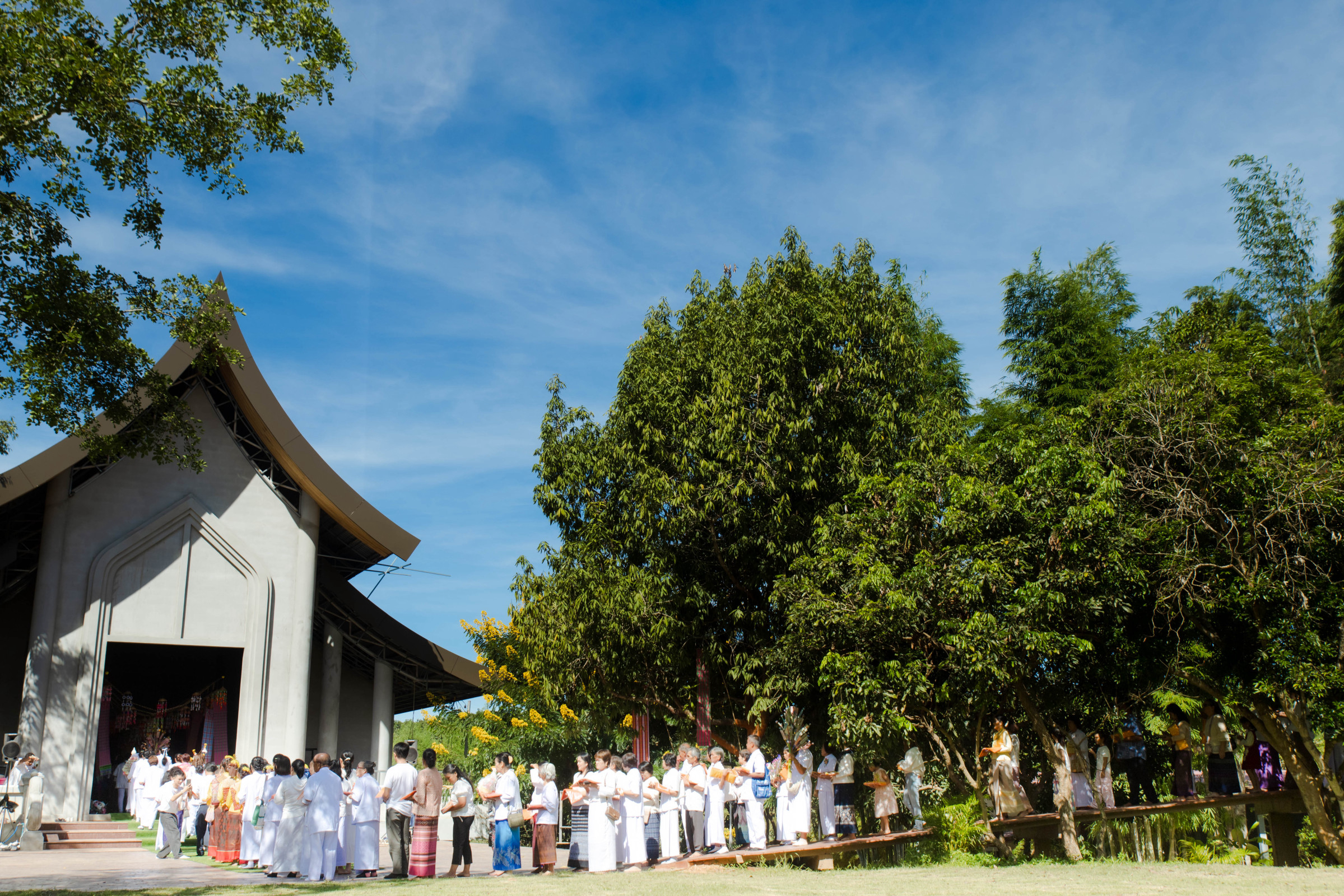 ภาพร่วมพิธีกรรมศูนย์ปฏิบัติธรรมแก้วภูเรือ