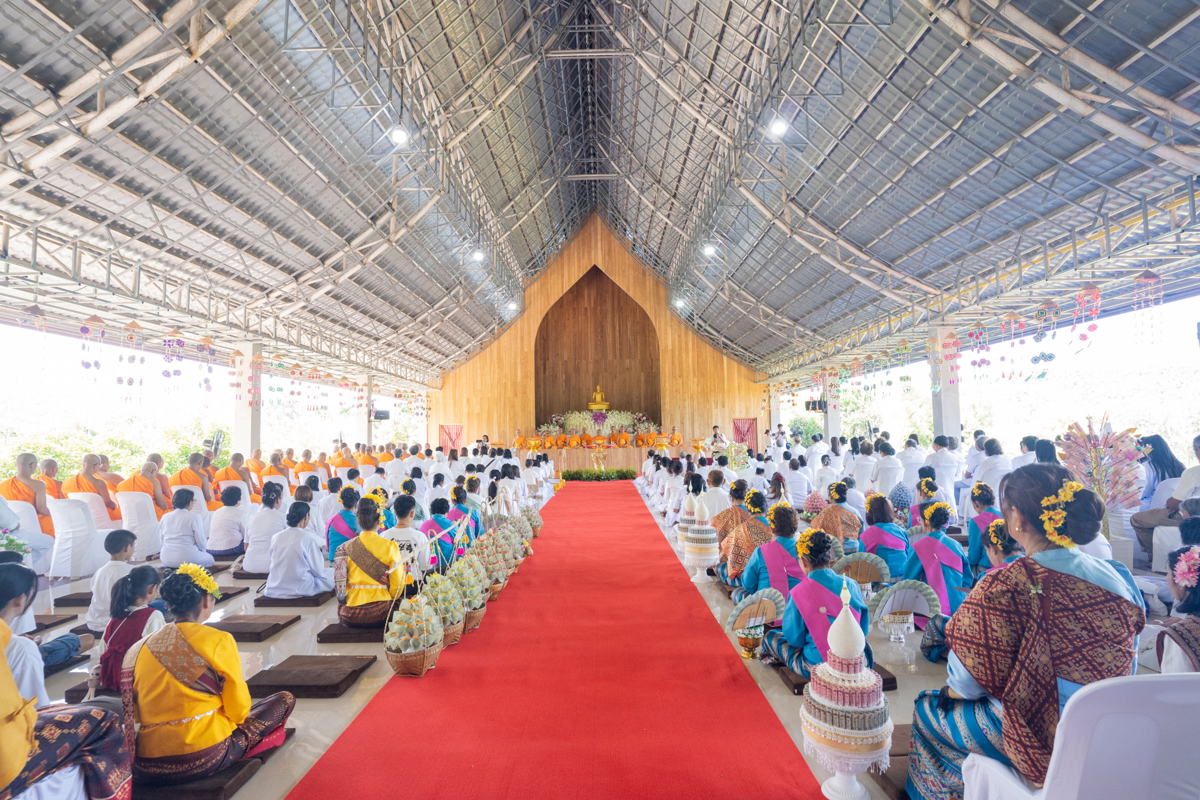 ภาพร่วมพิธีกรรมศูนย์ปฏิบัติธรรมแก้วภูเรือ