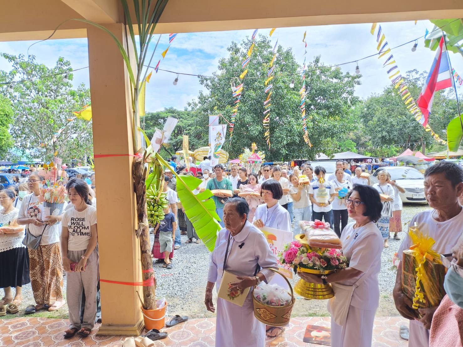 ภาพร่วมพิธีกรรมวัดหนองนาใน