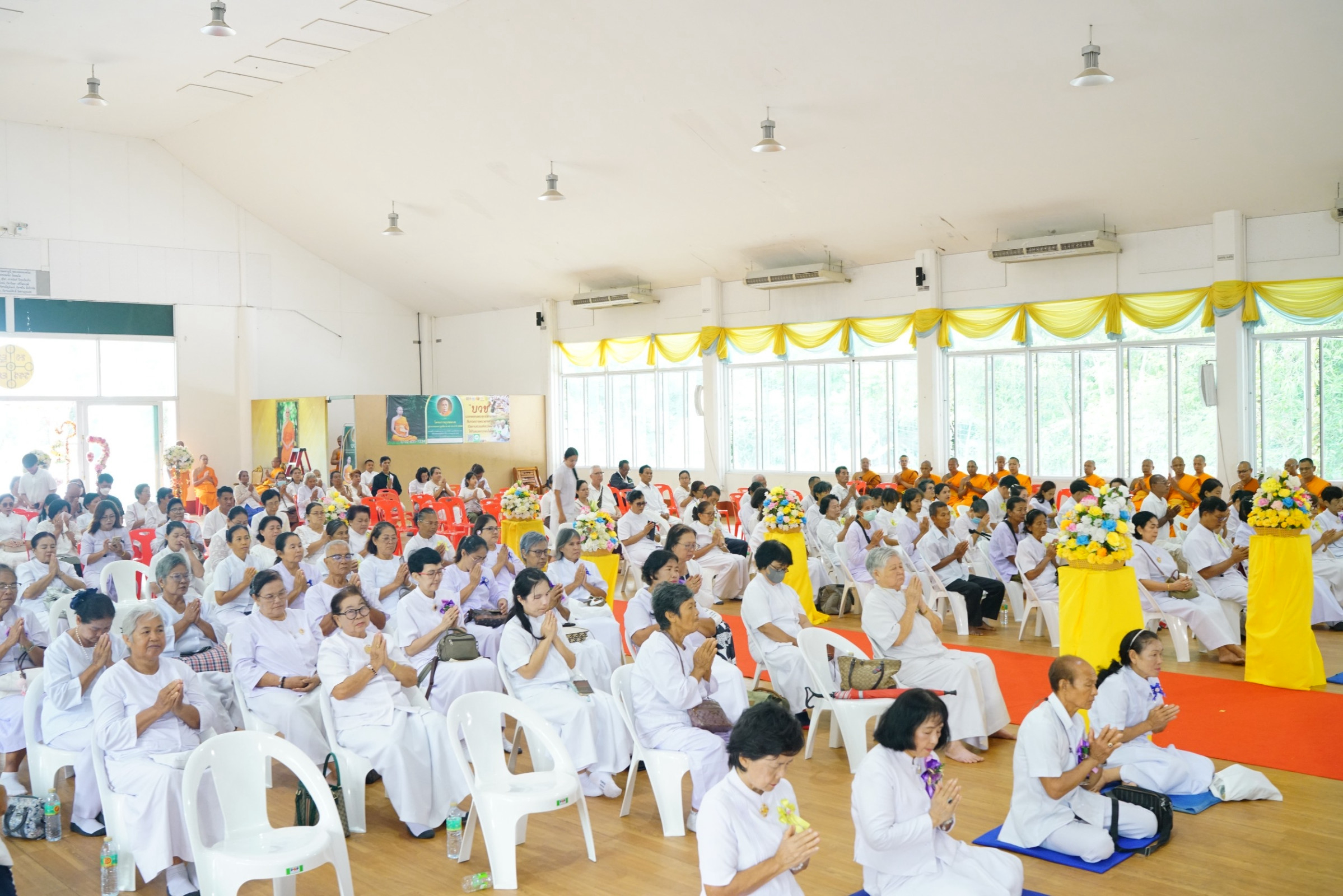 ภาพร่วมพิธีกรรมวัดหนองไผ่ล้อม