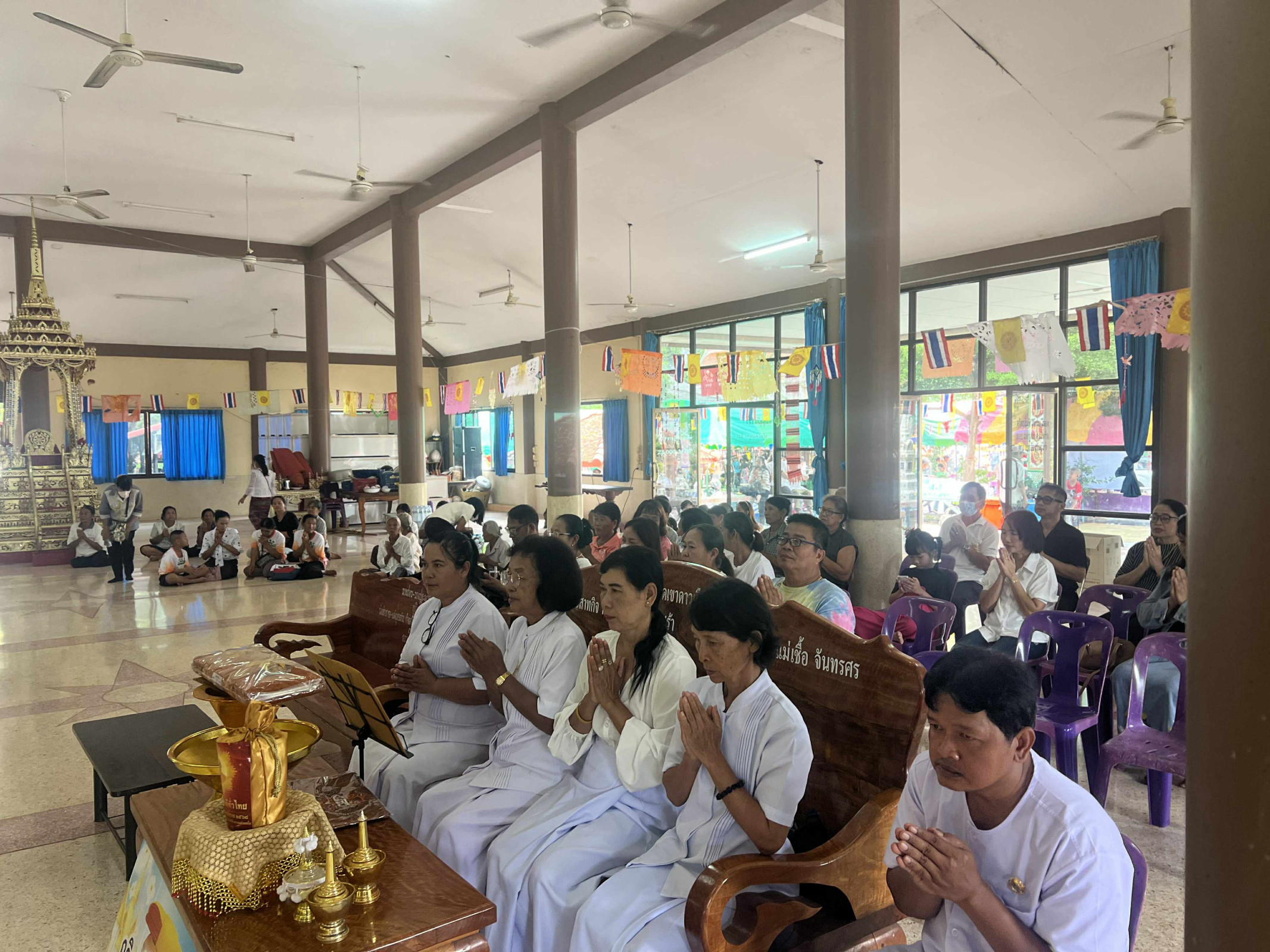 ภาพร่วมพิธีกรรมวัดเขาดาวเรือง