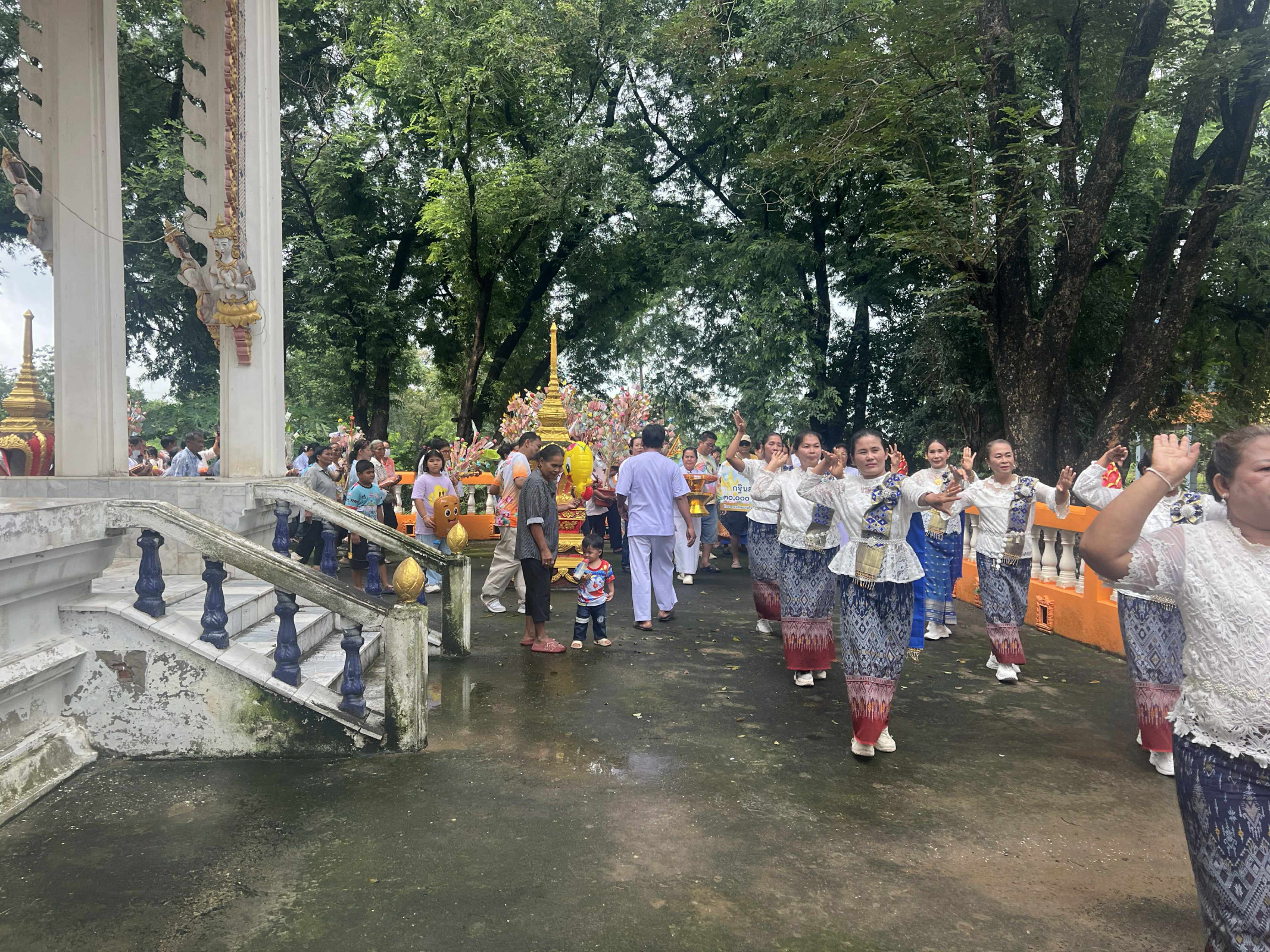 ภาพร่วมพิธีกรรมวัดเขาดาวเรือง