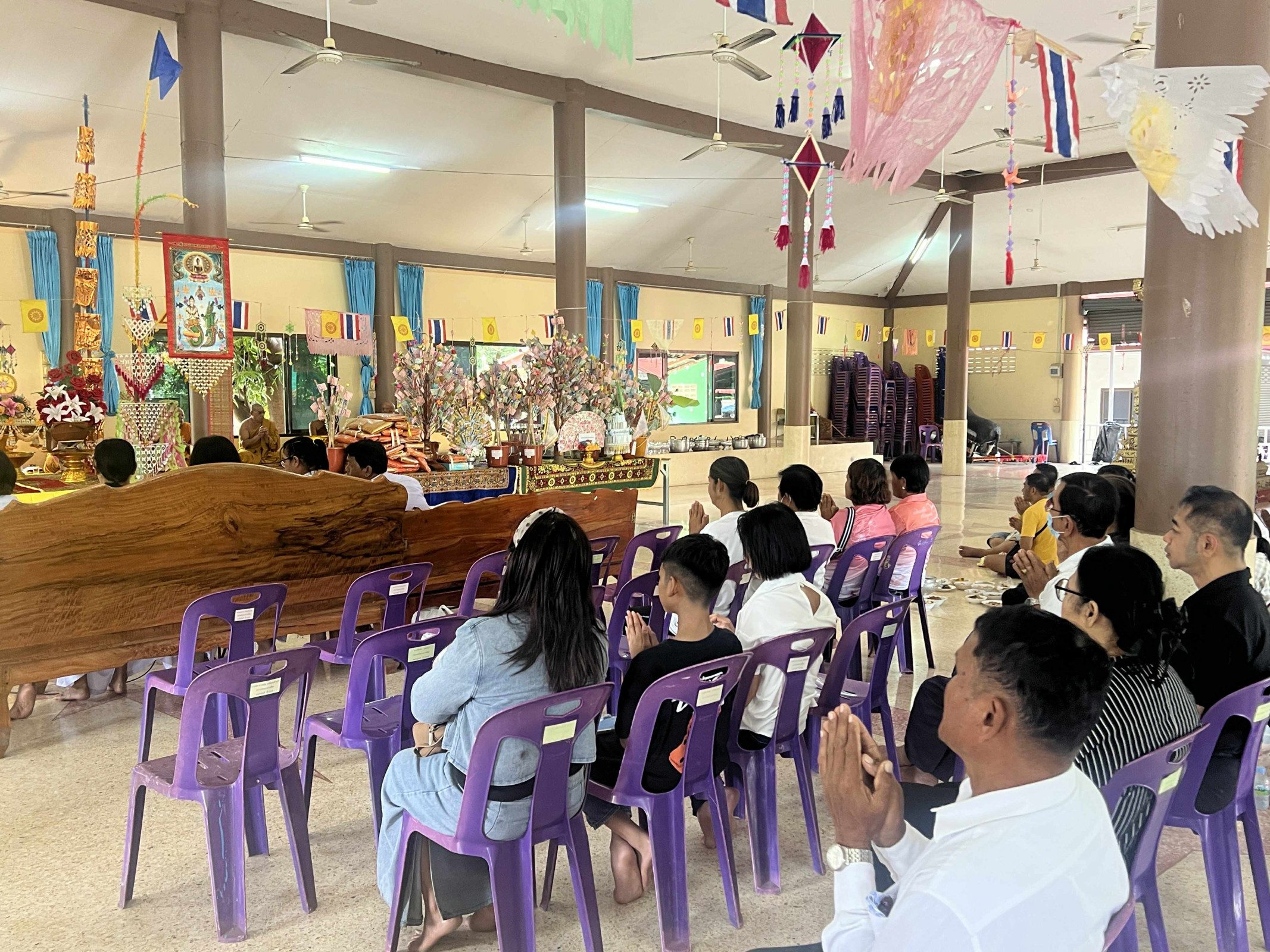ภาพร่วมพิธีกรรมวัดเขาดาวเรือง