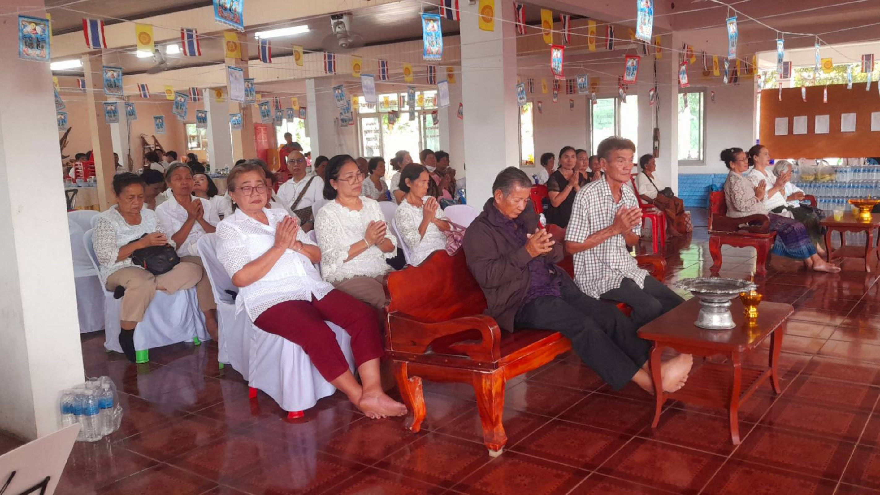 ภาพร่วมพิธีกรรมวัดเหมือดแอ่