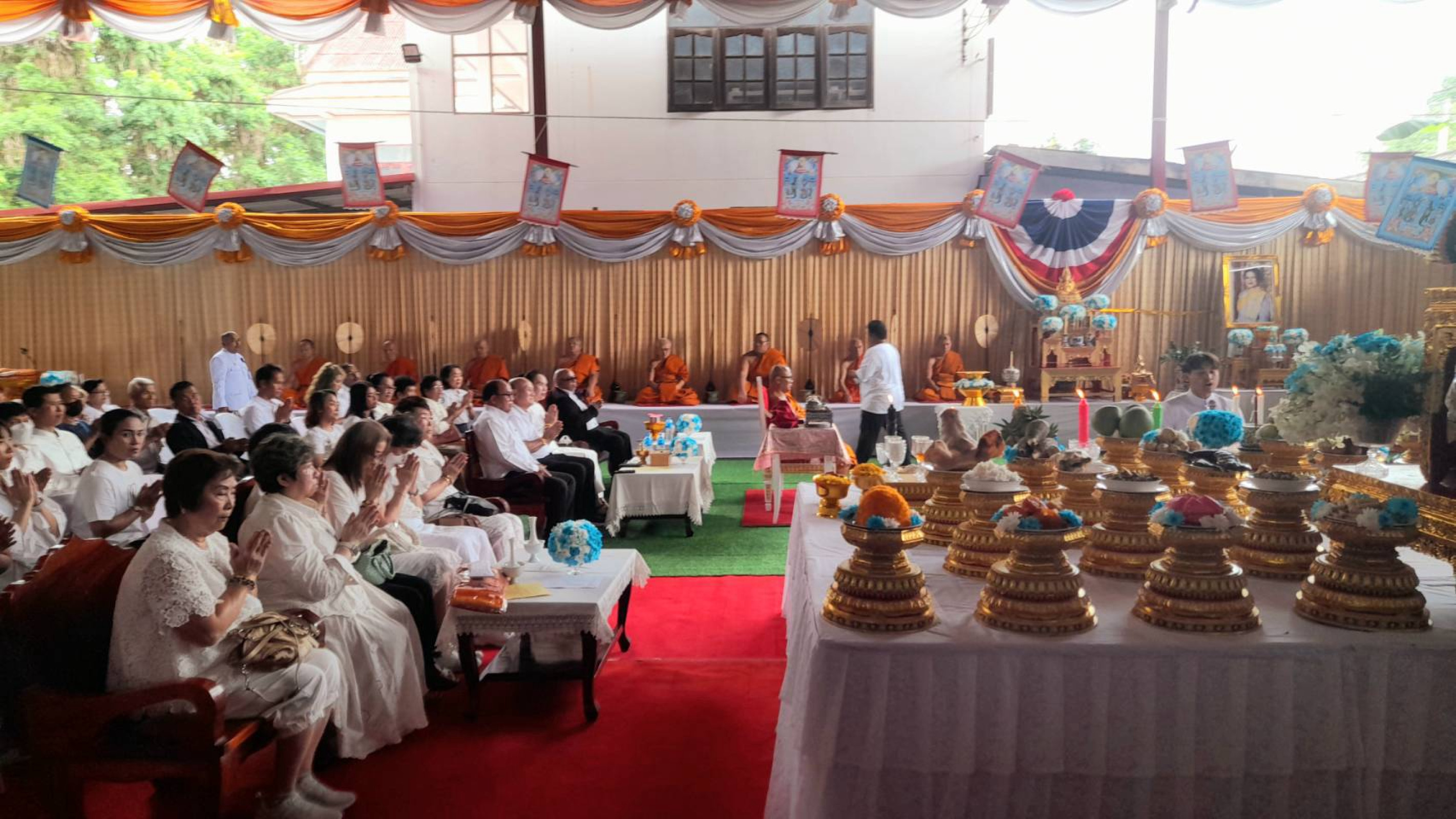 ภาพร่วมพิธีกรรมวัดเหมือดแอ่