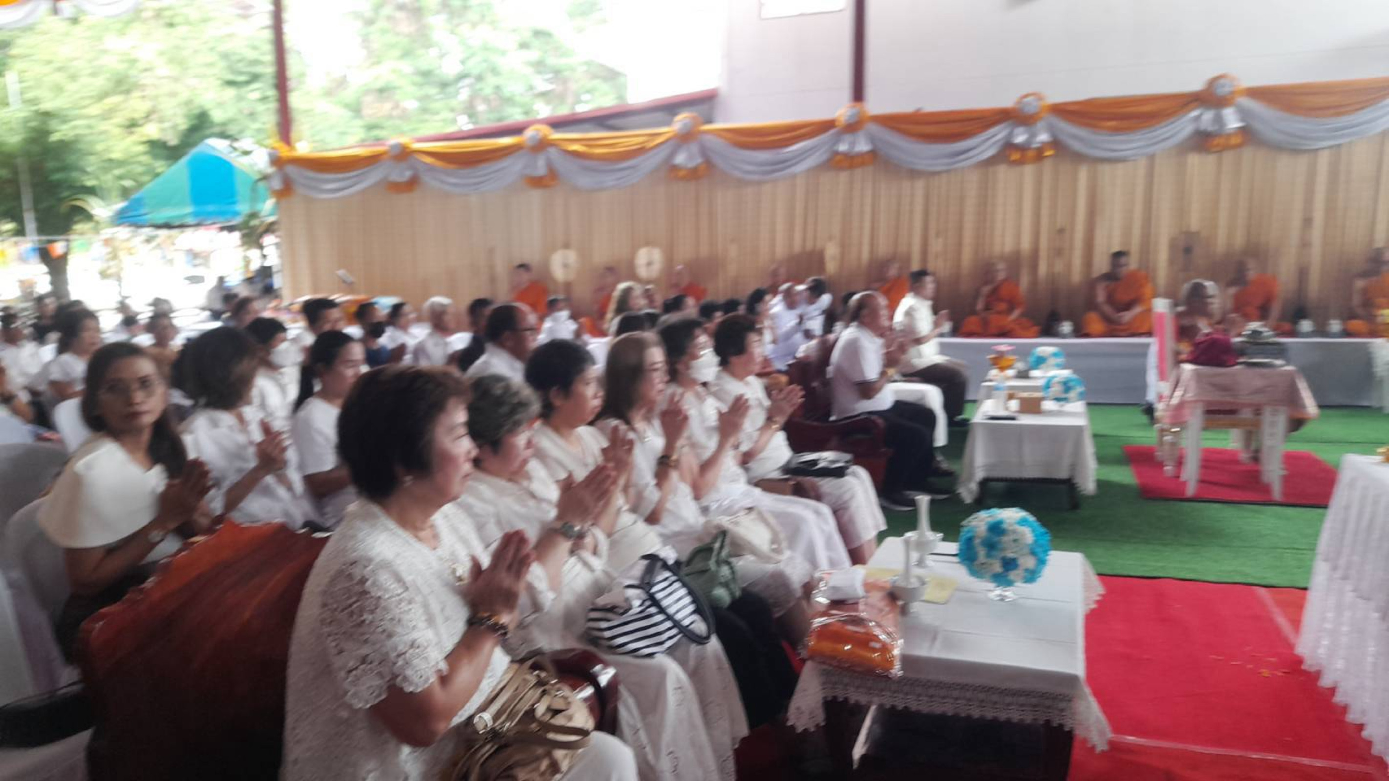 ภาพร่วมพิธีกรรมวัดเหมือดแอ่