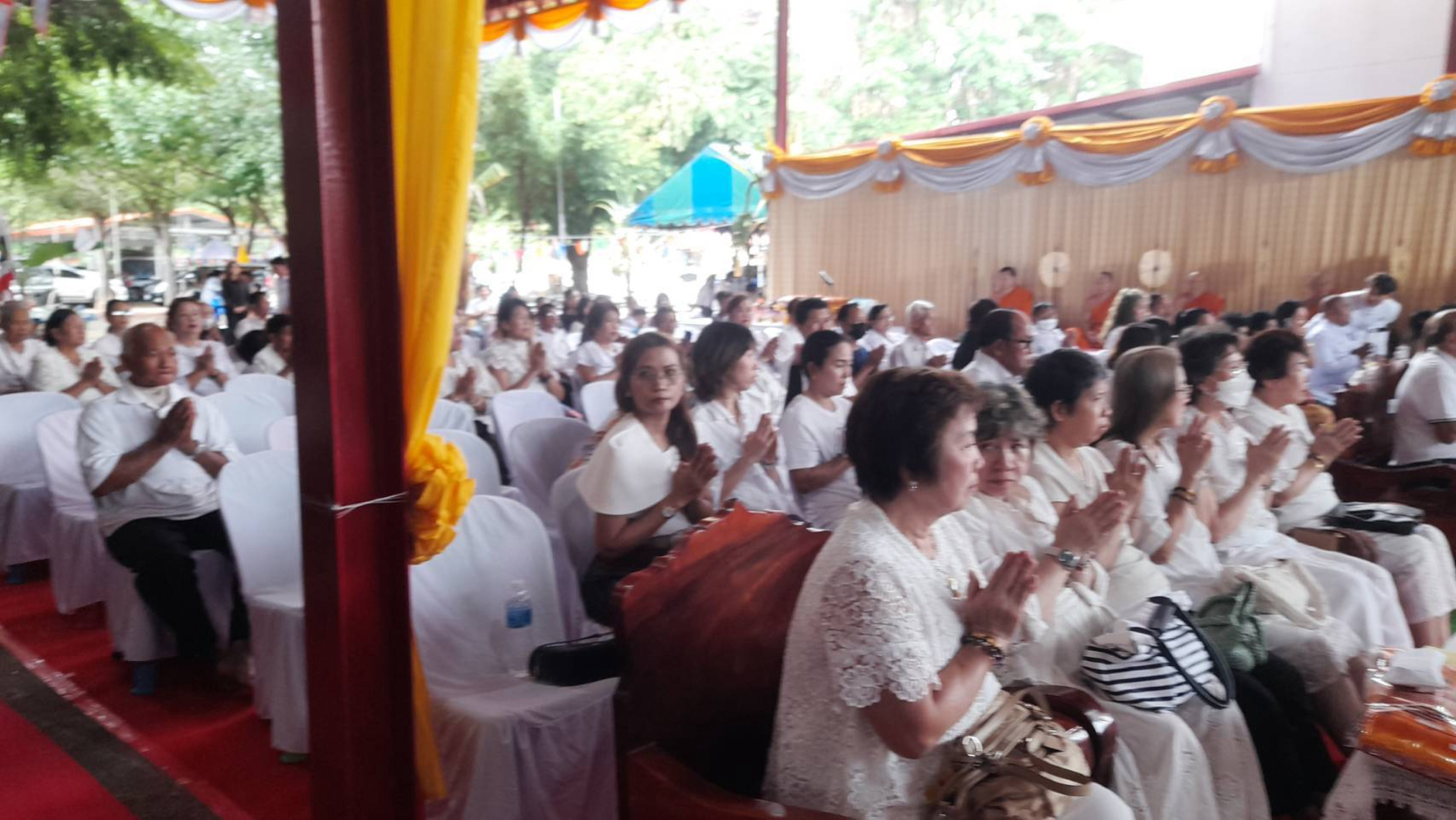 ภาพร่วมพิธีกรรมวัดเหมือดแอ่