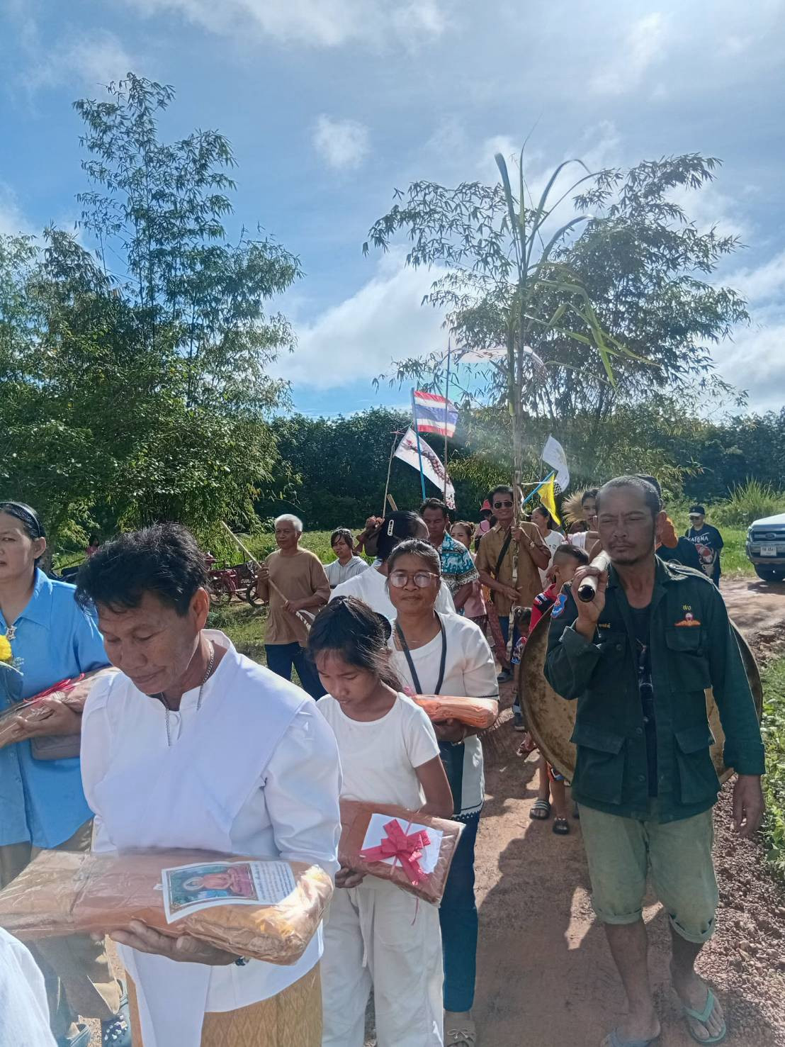 ภาพร่วมขบวนกฐินสวนธรรมวังเกาะแก้ว