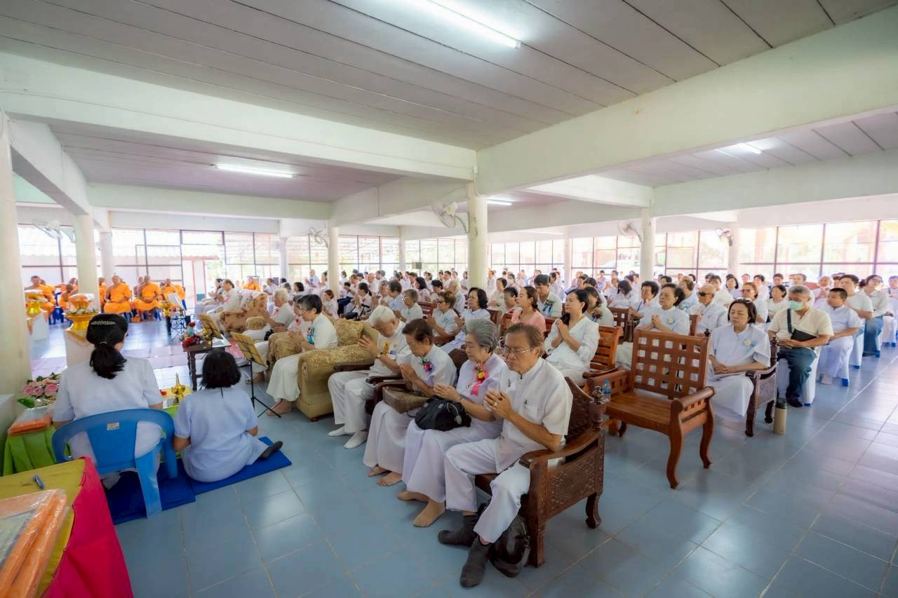 ภาพร่วมพิธีกรรมที่พักสงฆ์ศูนย์ปฏิบัติธรรมบ้านหนองกระทุ่ม
