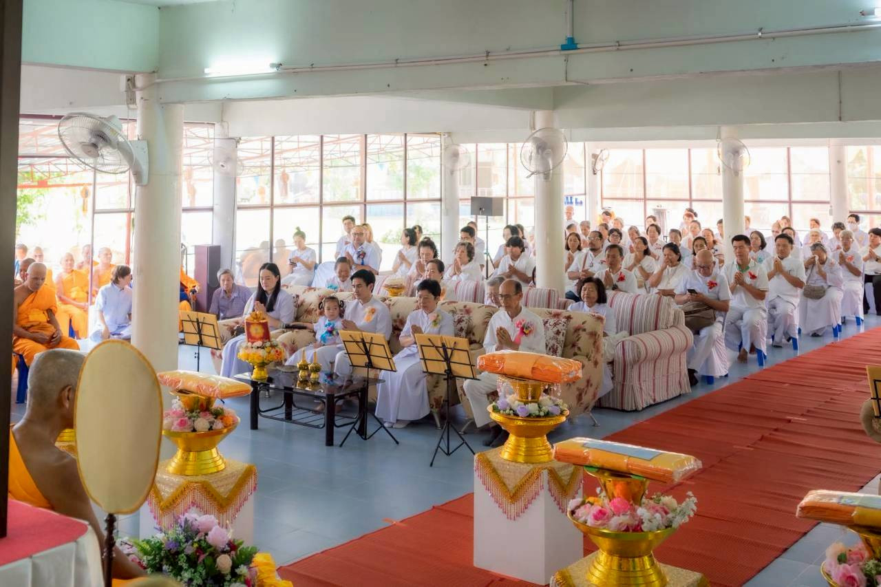 ภาพร่วมพิธีกรรมที่พักสงฆ์ศูนย์ปฏิบัติธรรมบ้านหนองกระทุ่ม