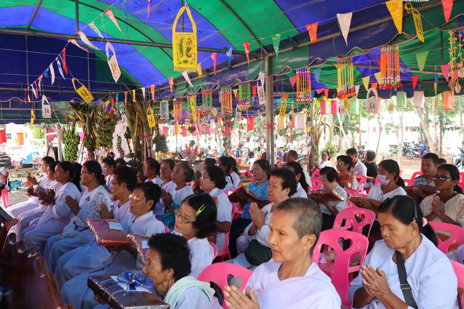 ภาพร่วมพิธีกรรมที่พักสงฆ์บ้านโนนสวรรค์