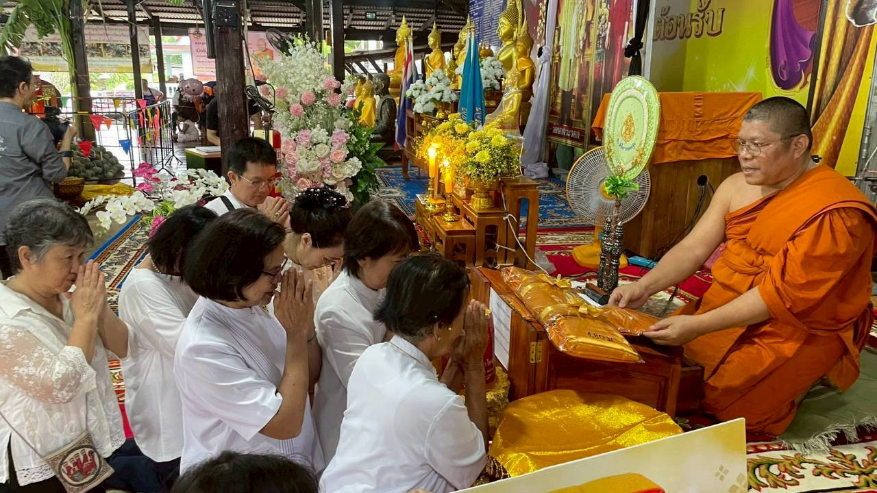 ภาพร่วมพิธีกรรมวัดนากระรอก