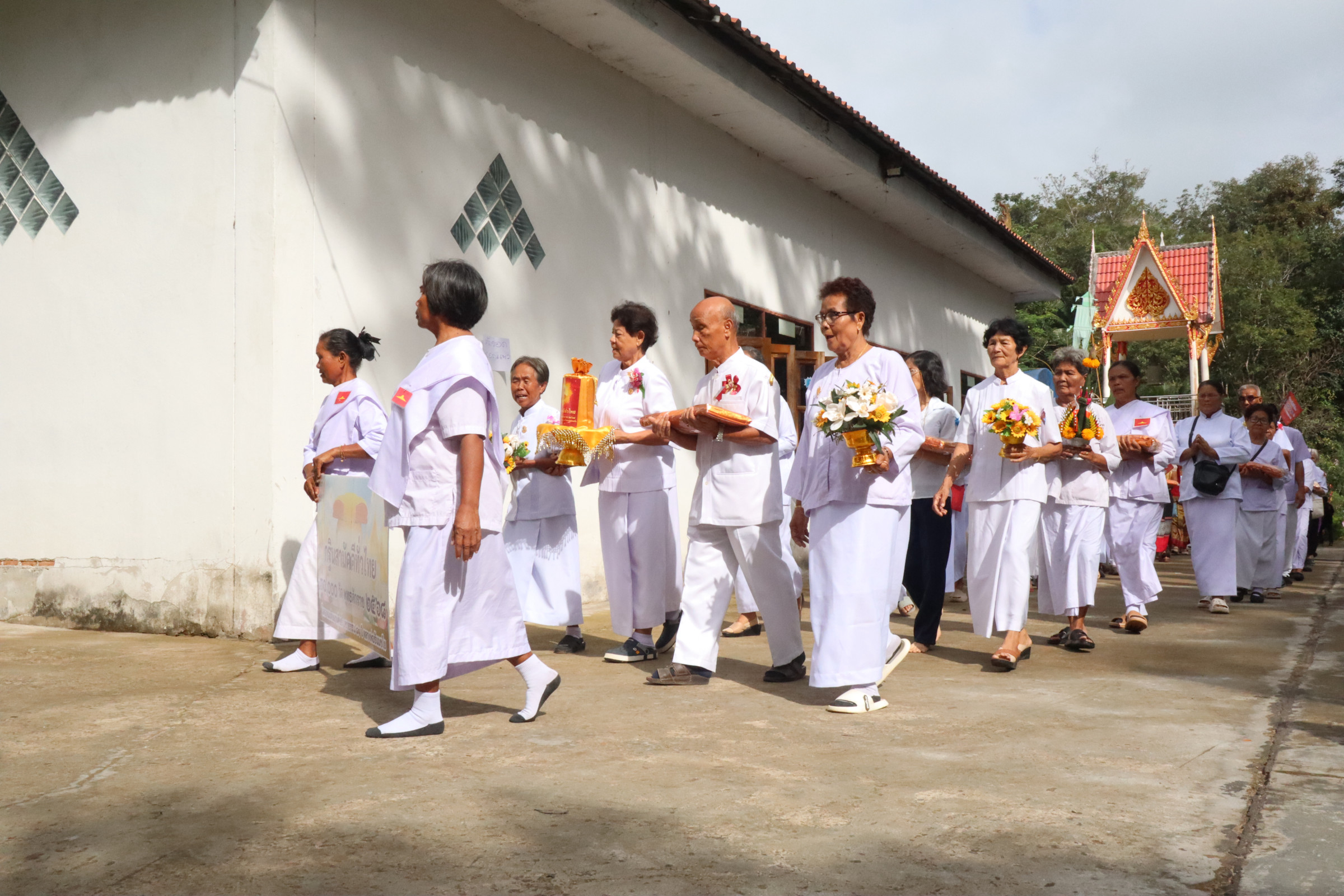 ภาพร่วมขบวนกฐินวัดโนนเพชร