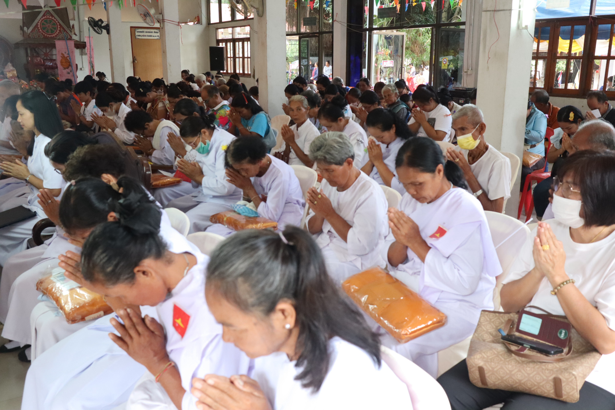 ภาพร่วมพิธีกรรมวัดโนนเพชร