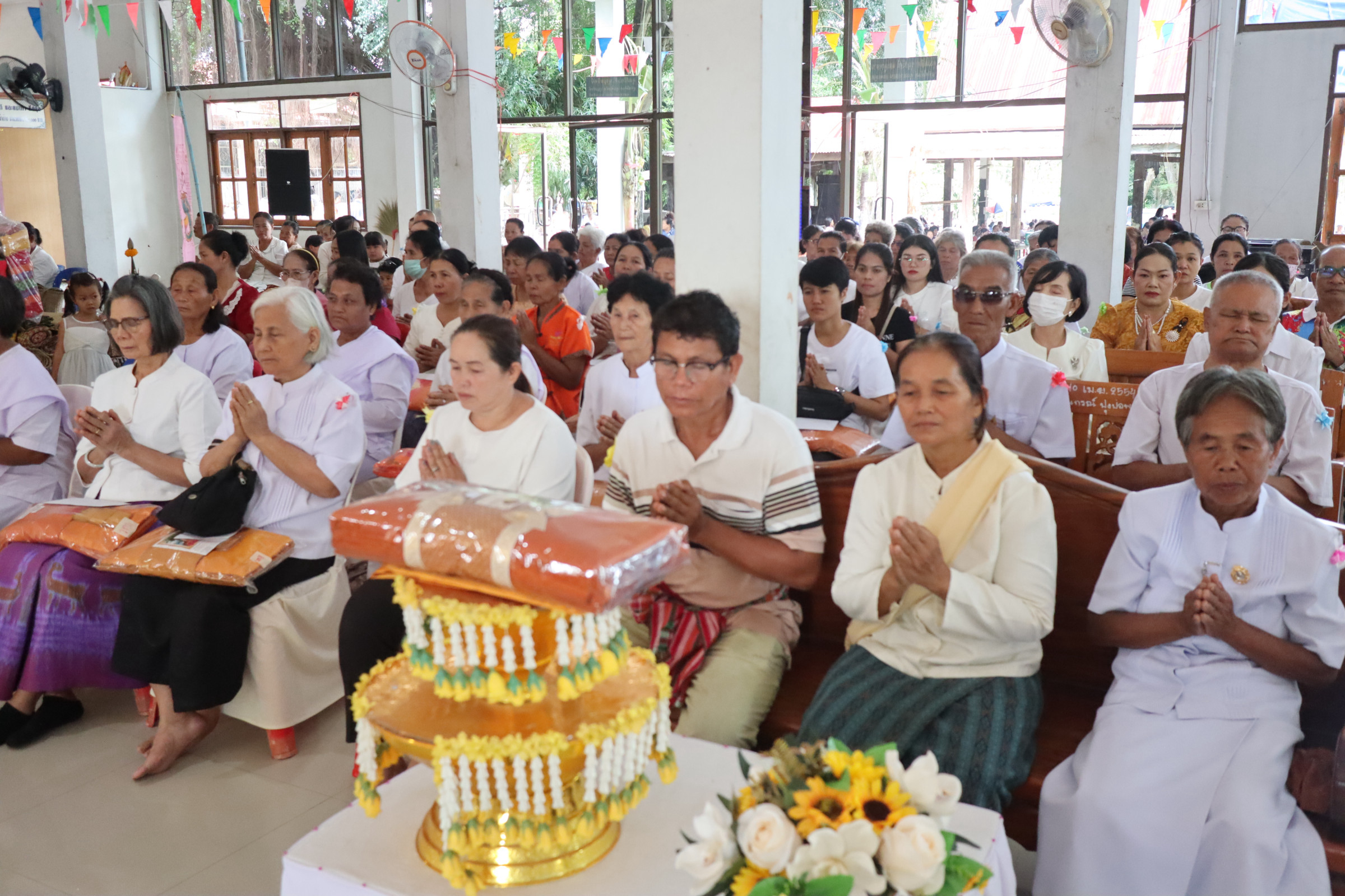 ภาพร่วมพิธีกรรมวัดโนนเพชร