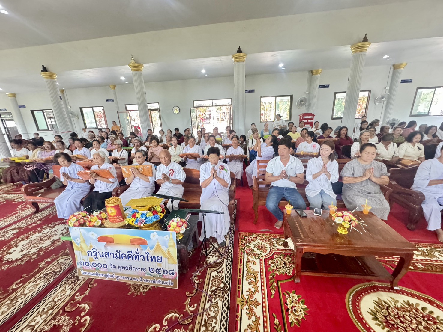 ภาพร่วมขบวนกฐินวัดบ้านน้อยลำคลอง