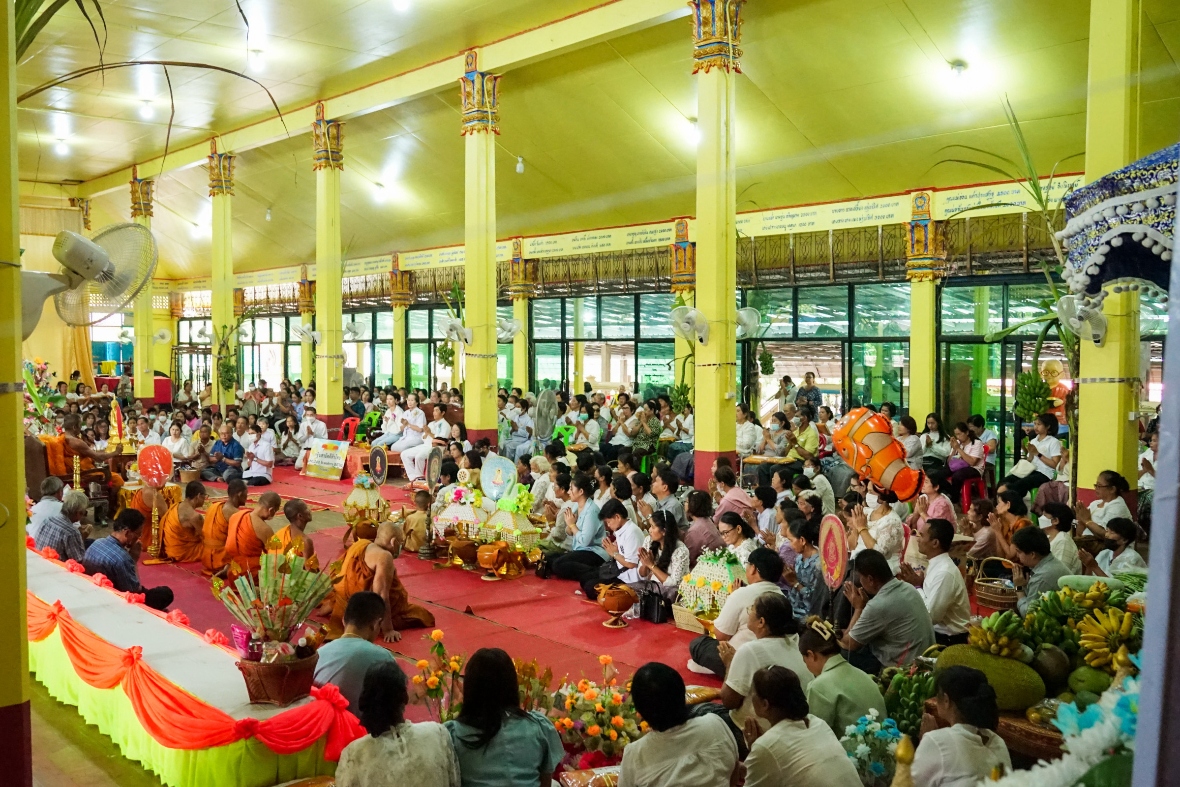ภาพร่วมพิธีกรรมวัดสว่างอารมณ์