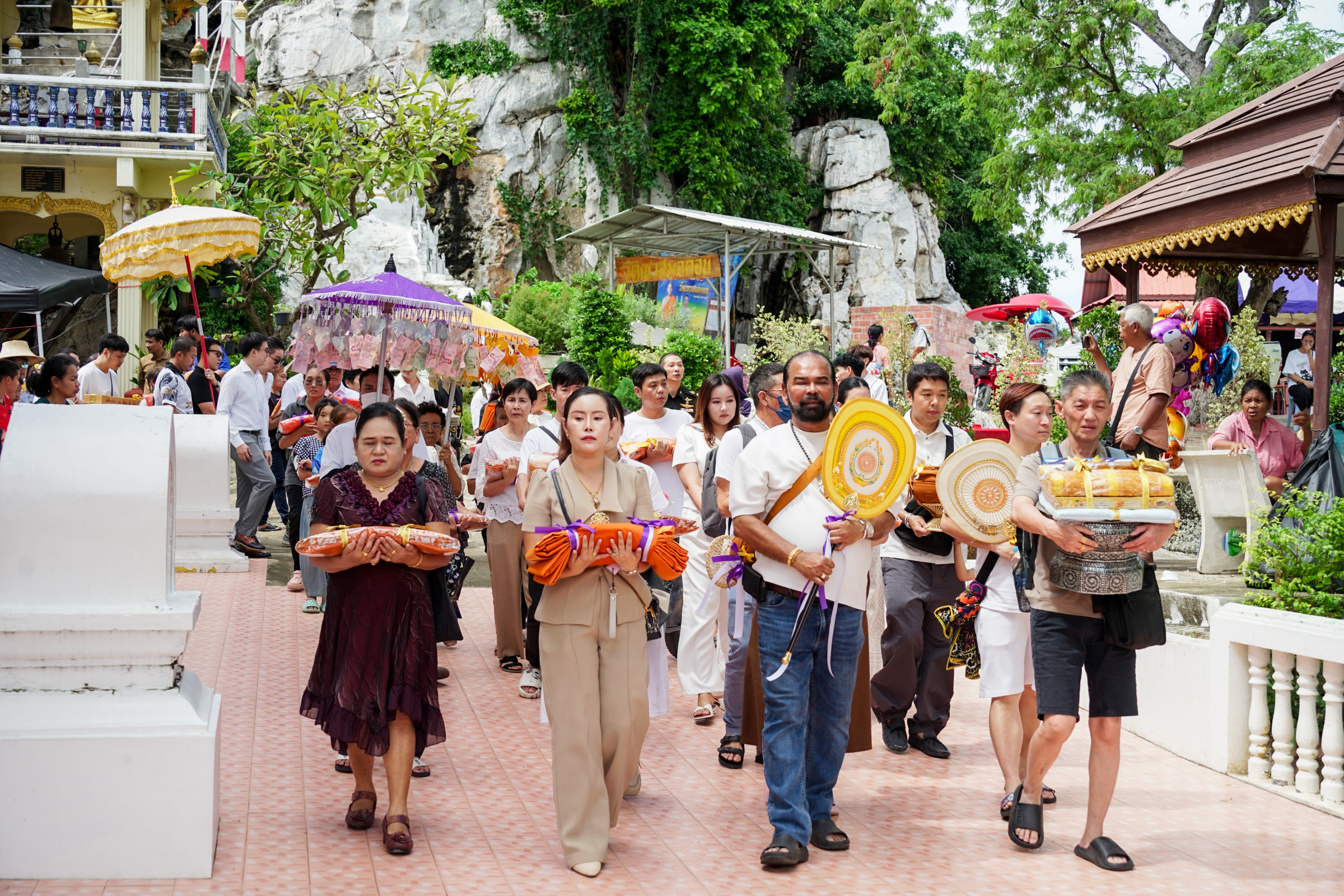 ภาพร่วมพิธีกรรมวัดเขาสมอคอน