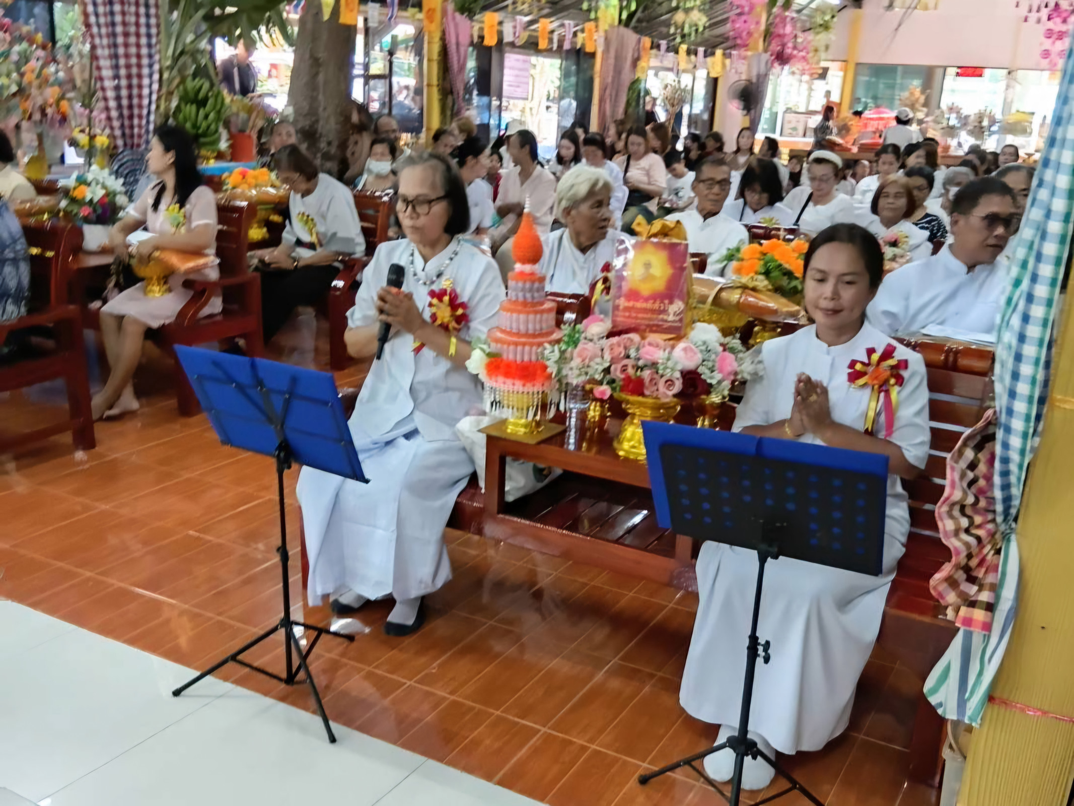 ภาพร่วมพิธีกรรมที่พักสงฆ์สวนธรรมทรัพย์สุวรรณ์