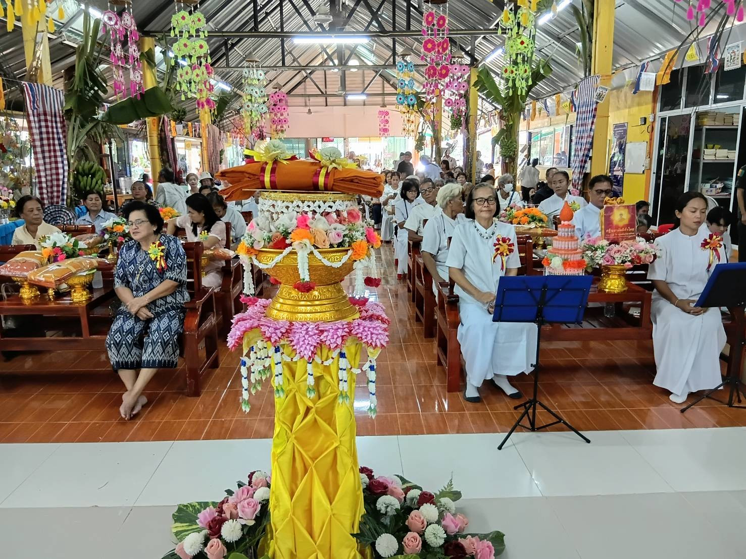 ภาพร่วมพิธีกรรมที่พักสงฆ์สวนธรรมทรัพย์สุวรรณ์