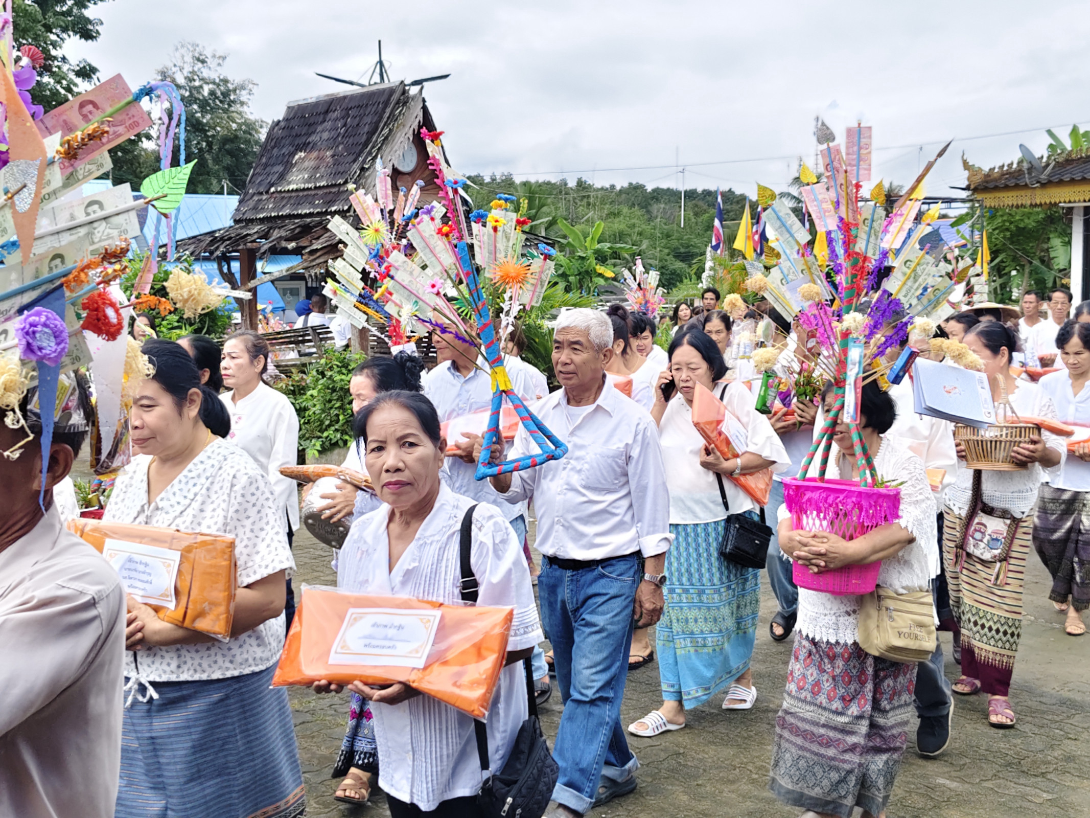 ภาพร่วมพิธีกรรมวัดห้วยเป้า
