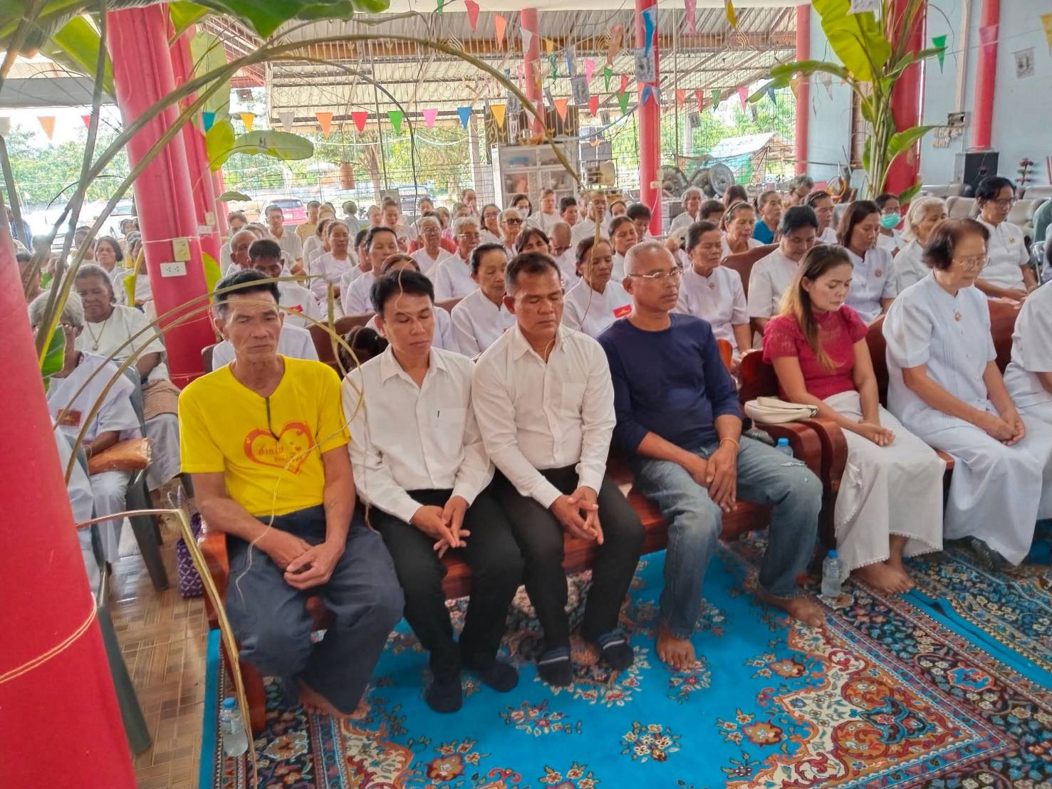 ภาพร่วมพิธีกรรมที่พักสงฆ์หินโคนปอแดง