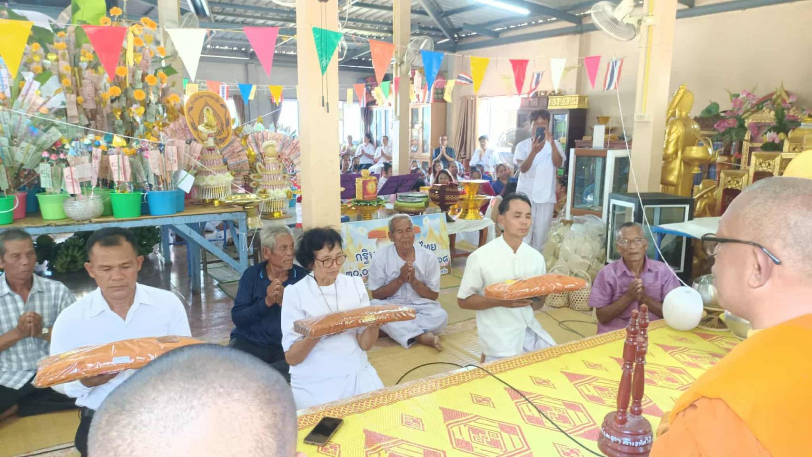 ภาพร่วมพิธีกรรมวัดหนองตาสี