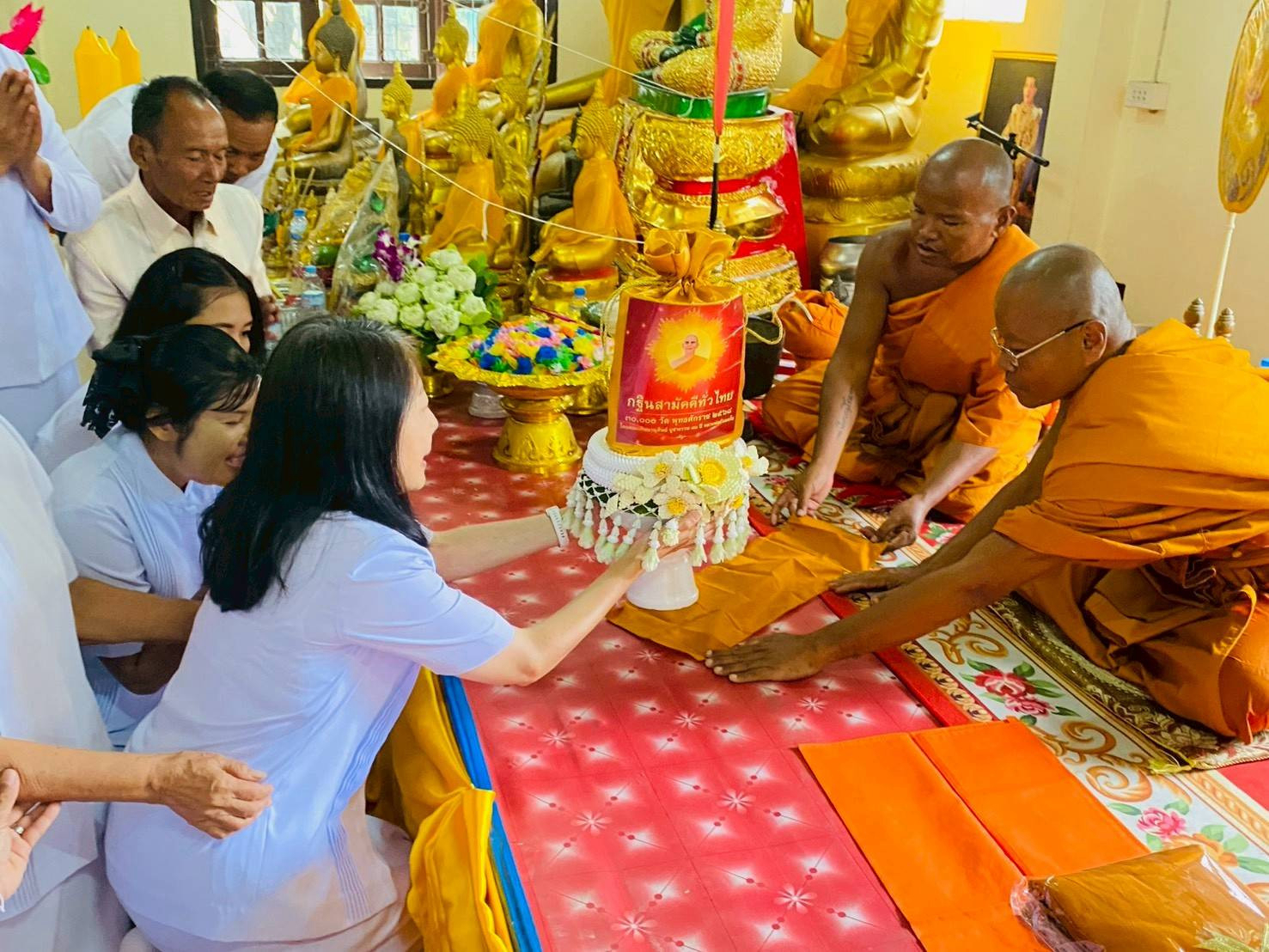 ภาพการถวายปัจจัยวัดศรัทธาประชาบูรณะ