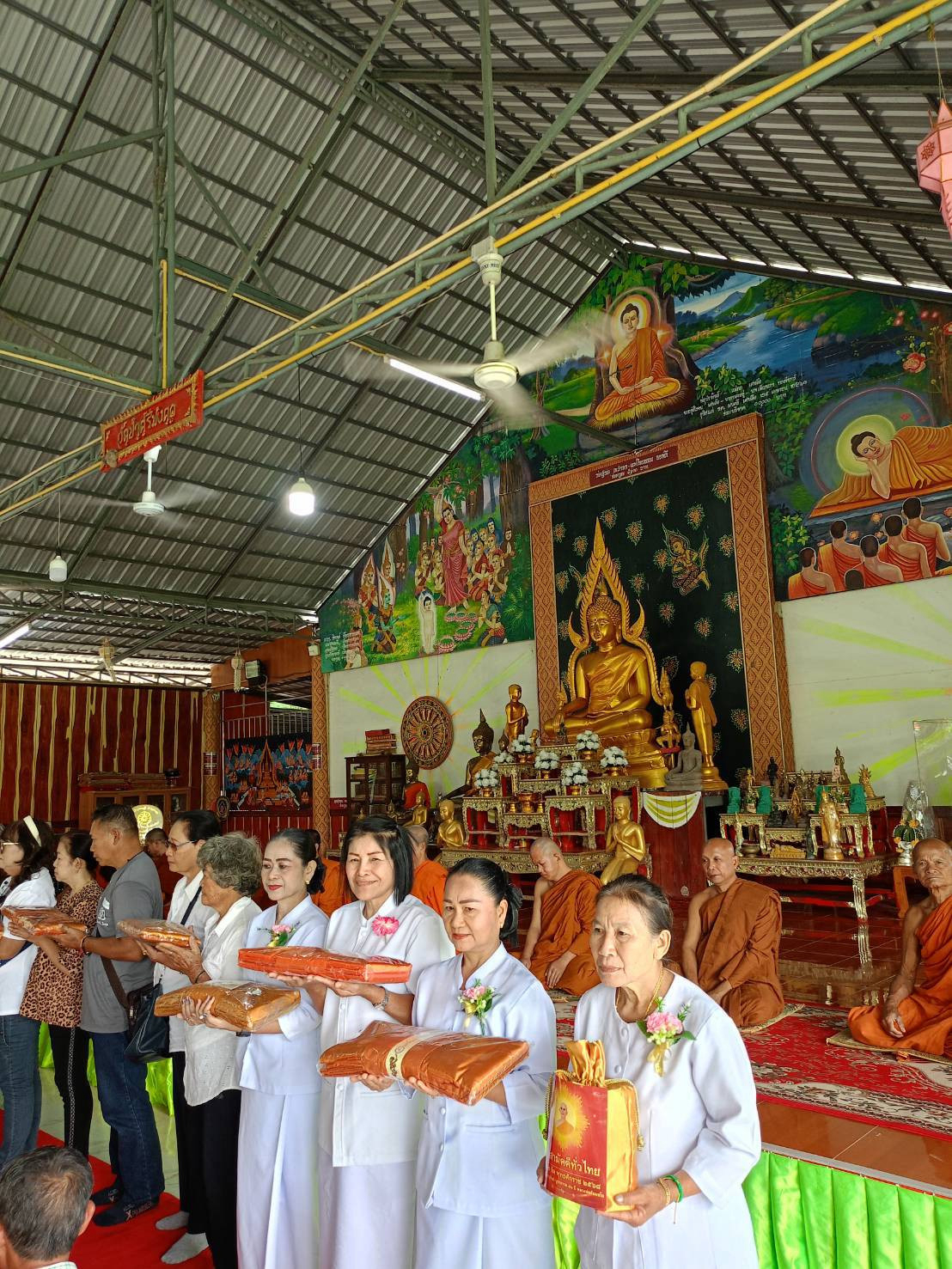 ภาพร่วมพิธีกรรมวัดป่าดอนแคน