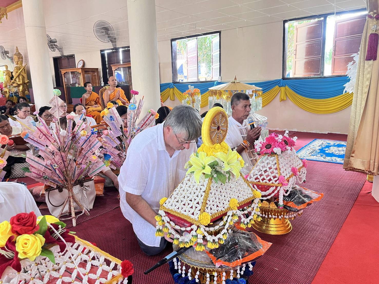 ภาพกล่าวคำถวายกฐินวัดสว่างสระทอง