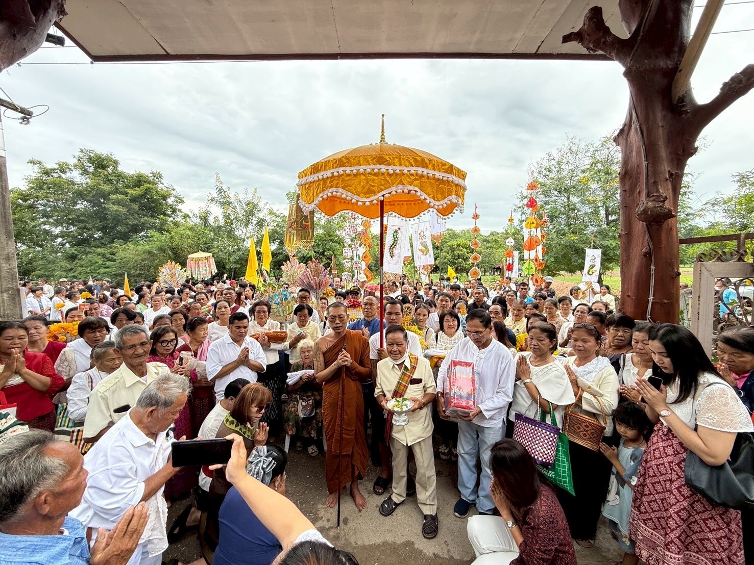 ภาพร่วมขบวนกฐินวัดหนองโปร่ง