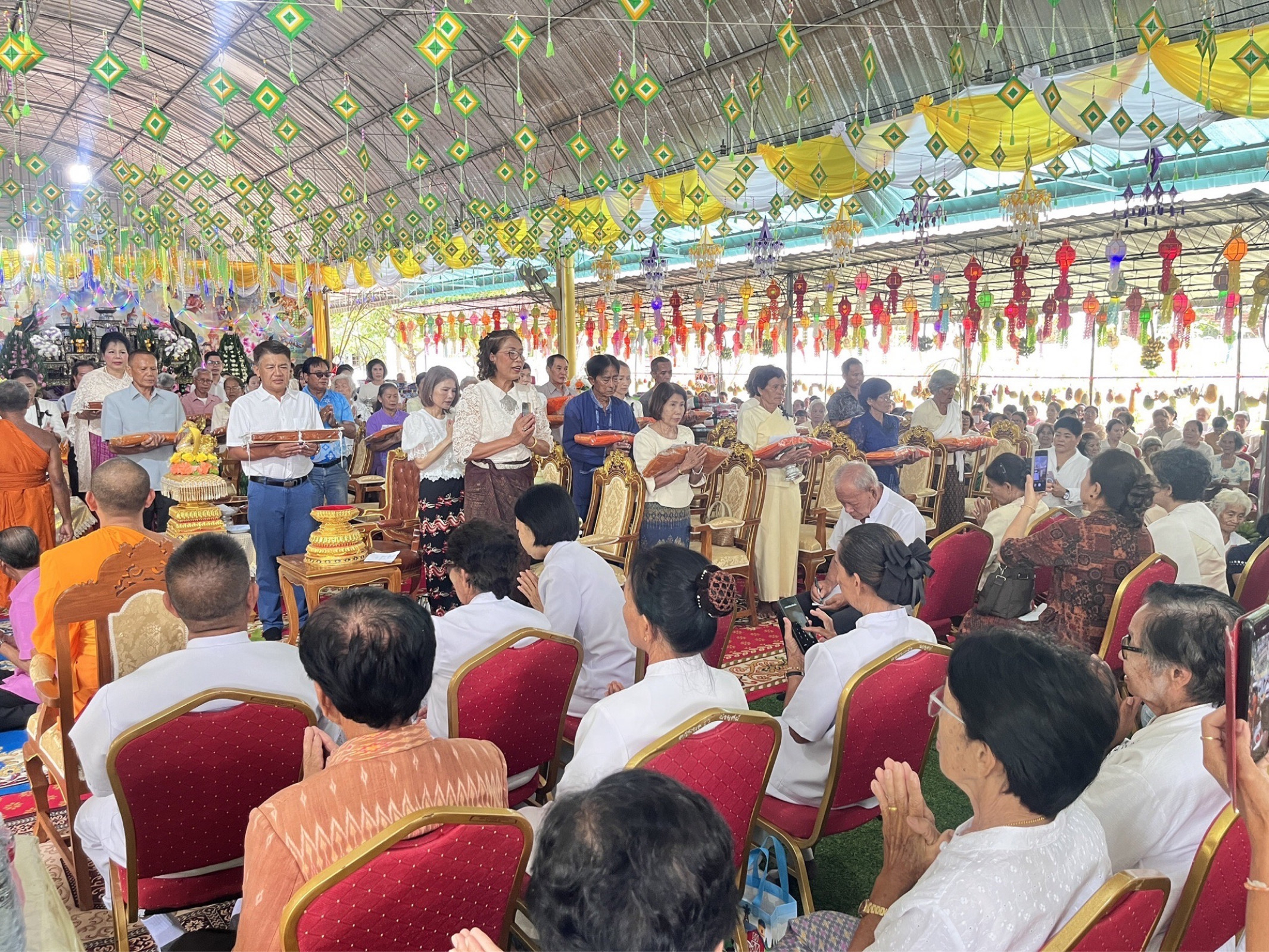 ภาพร่วมพิธีกรรมวัดไตรภูมิ