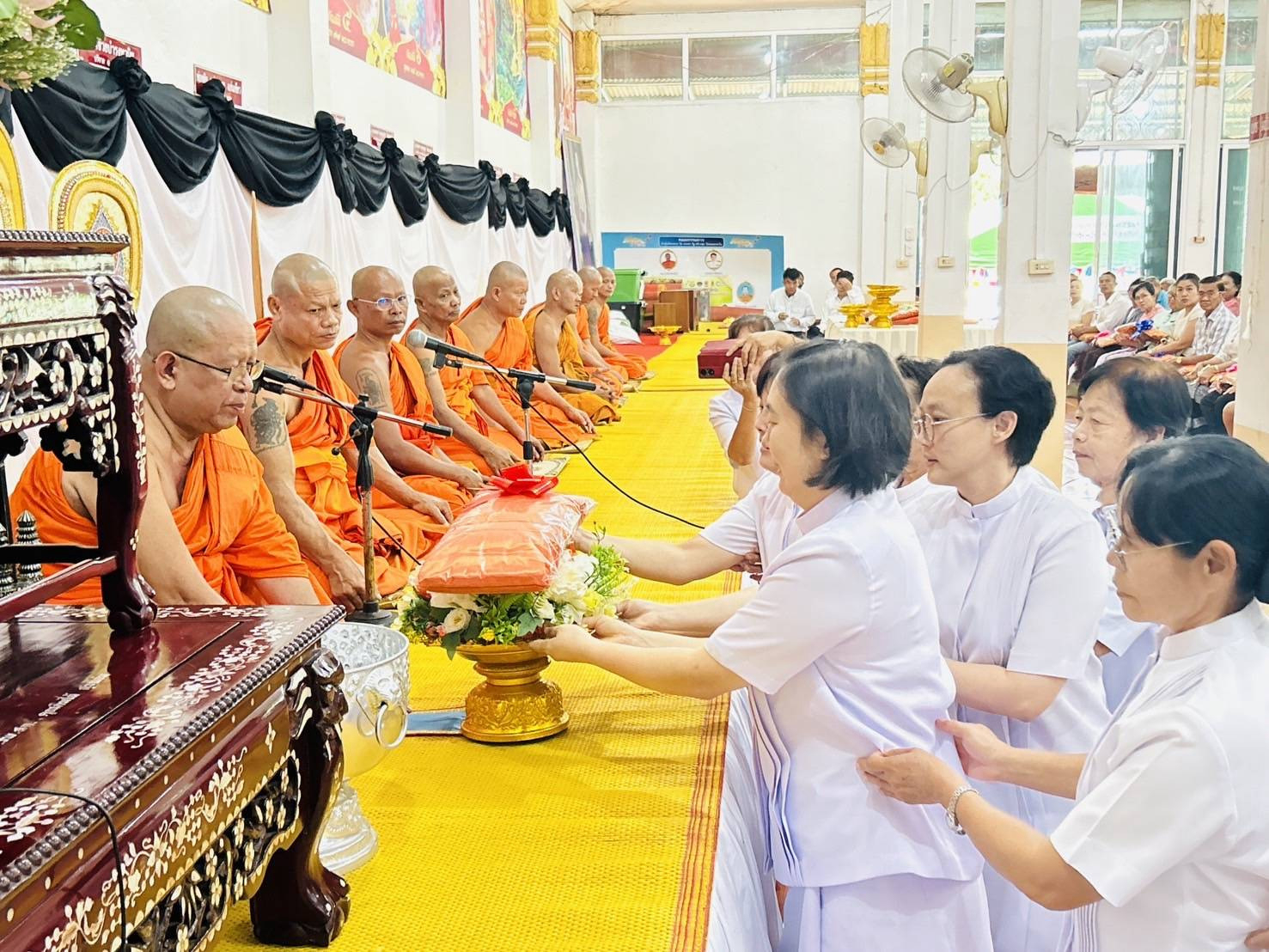 ภาพร่วมพิธีกรรมวัดมฤคทายวัน (ตลิ่งสูง)