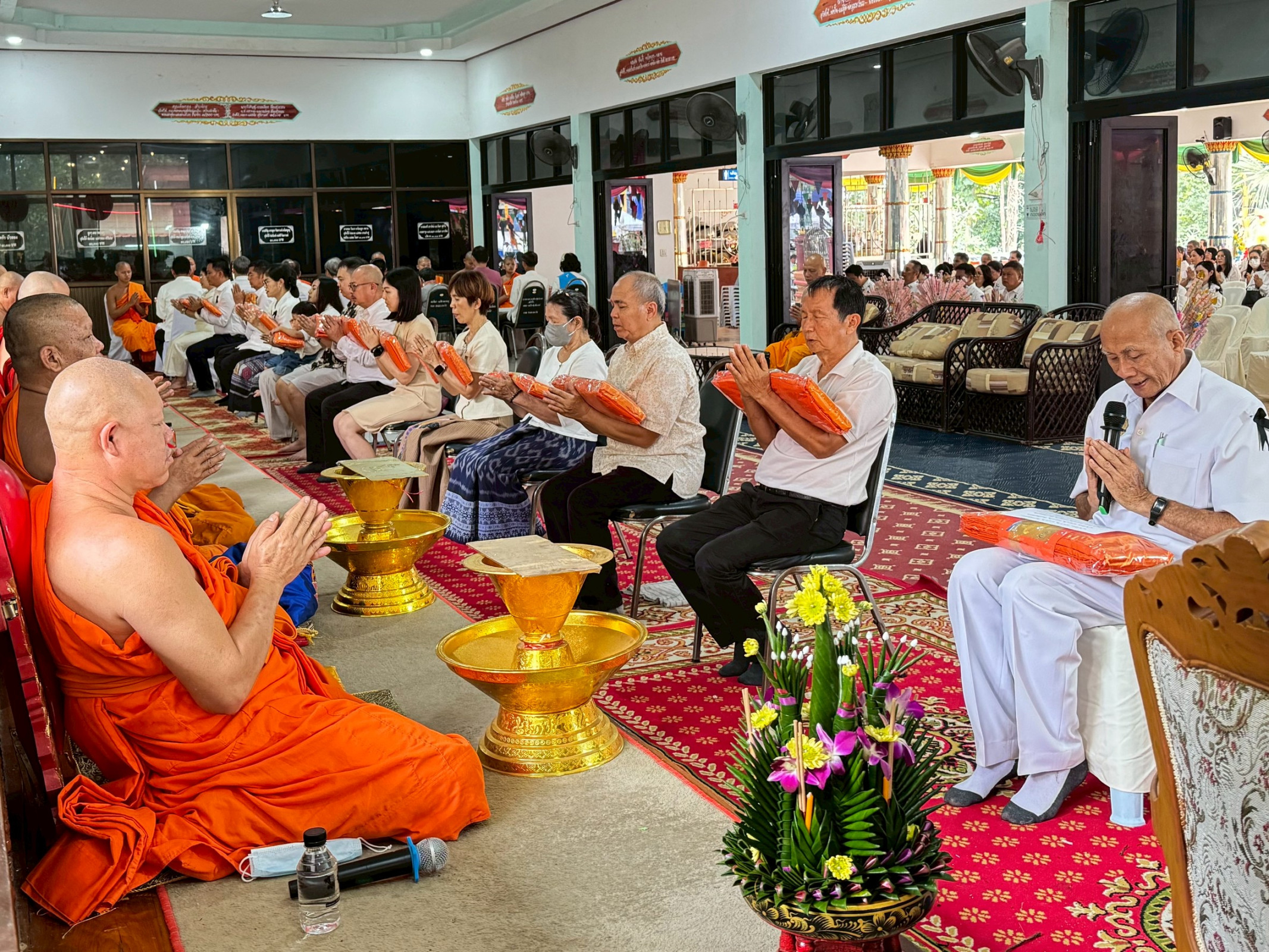 ภาพกล่าวคำถวายกฐินวัดม่อนกระทิง