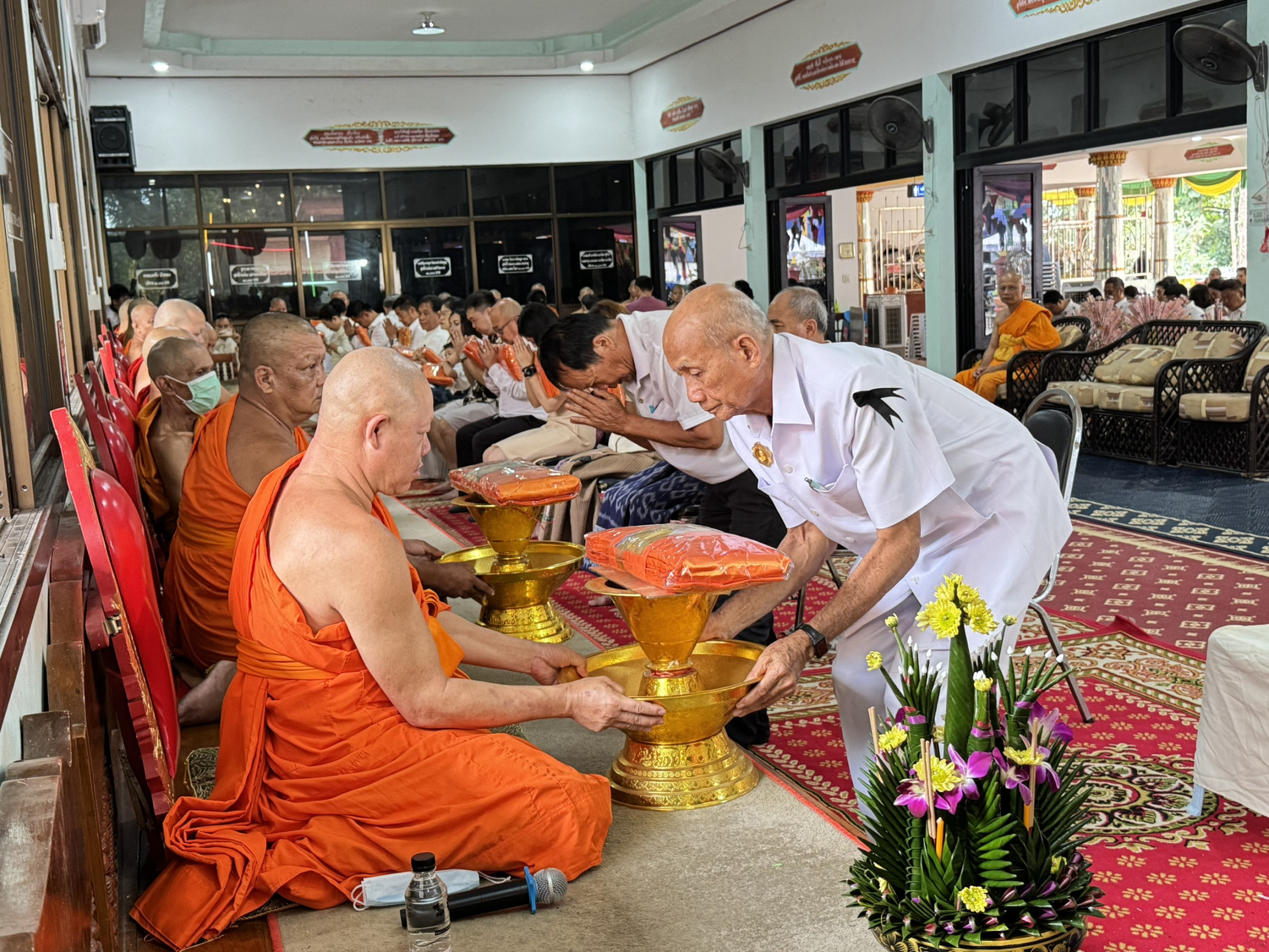 ภาพร่วมพิธีกรรมวัดม่อนกระทิง