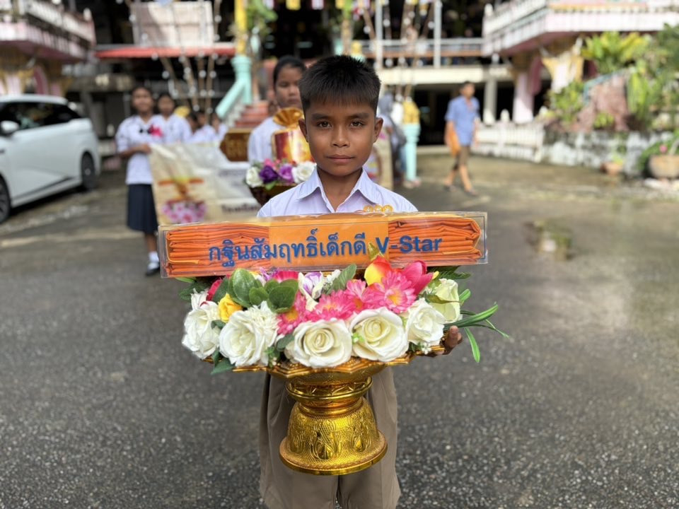 ภาพร่วมขบวนกฐินวัดเนินดินแดง