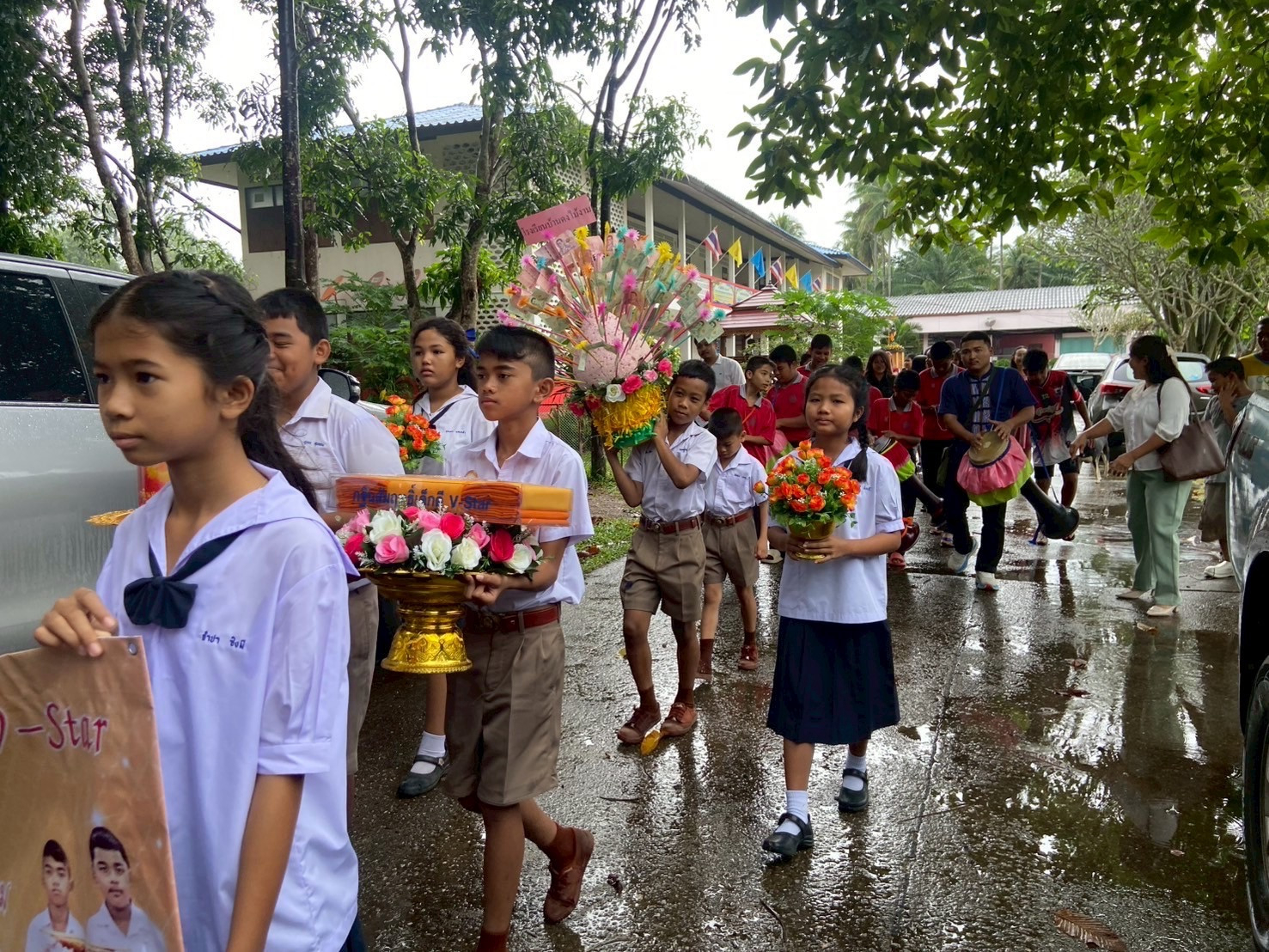 ภาพร่วมขบวนกฐินวัดดงไม้งาม