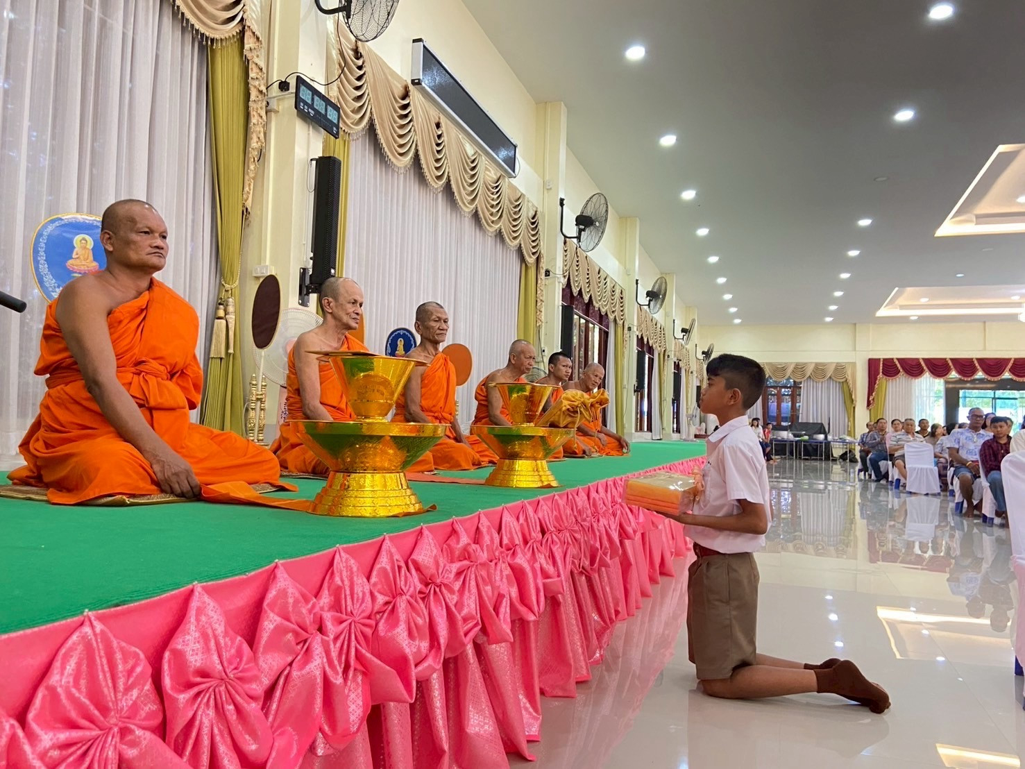 ภาพร่วมพิธีกรรมวัดดงไม้งาม