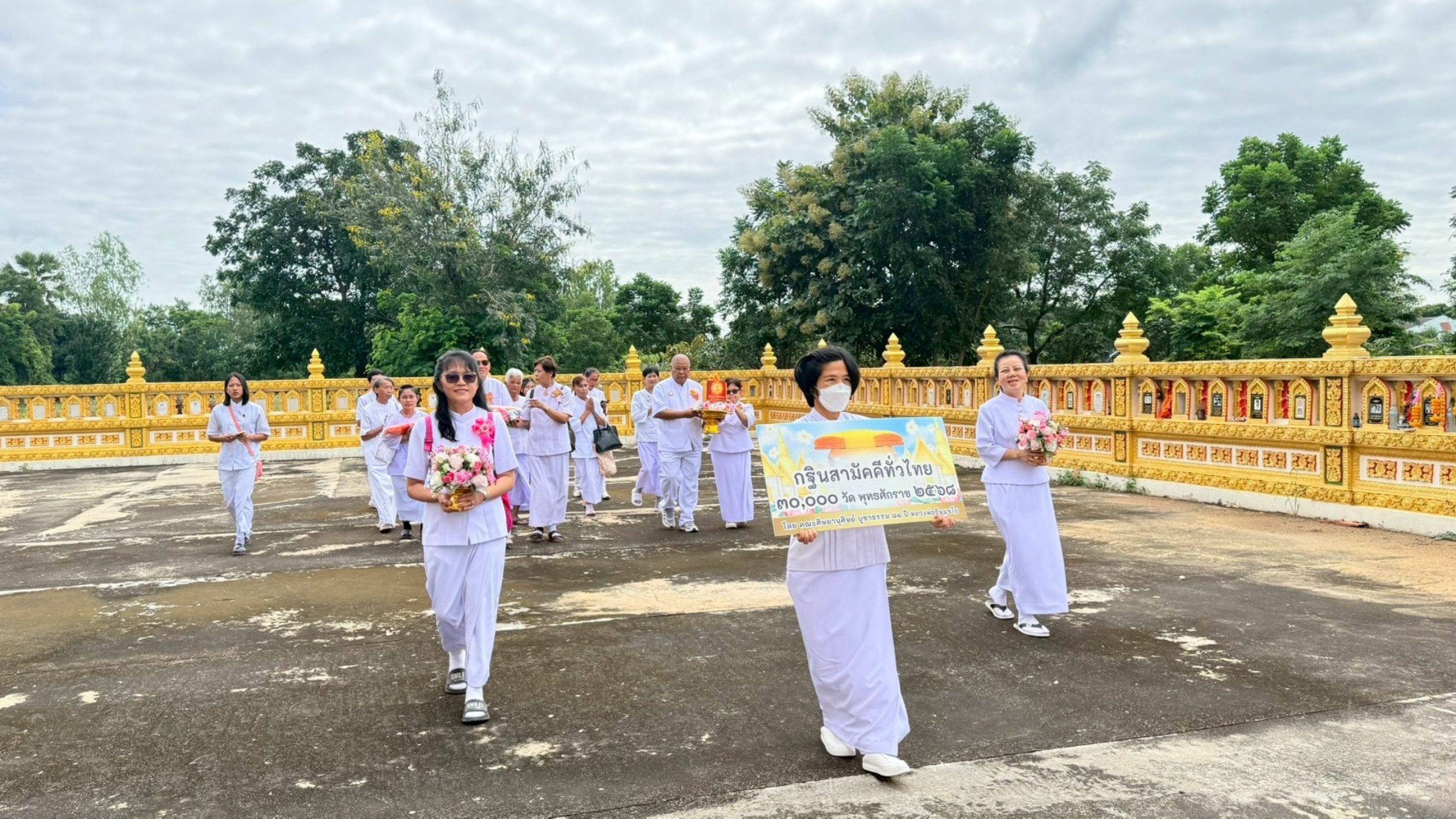 ภาพร่วมขบวนกฐินวัดสระกระโจม