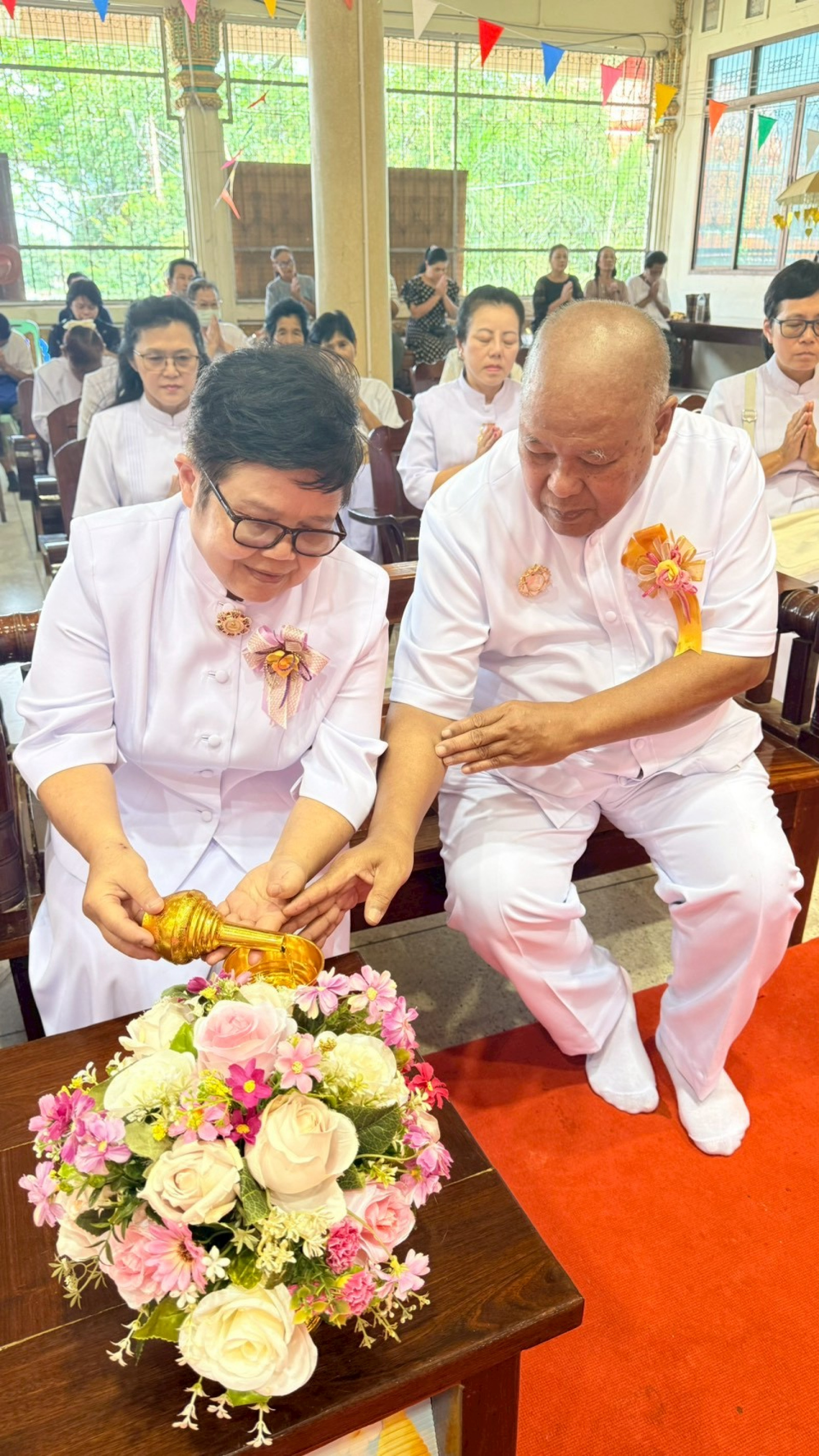 ภาพร่วมพิธีกรรมวัดสระกระโจม