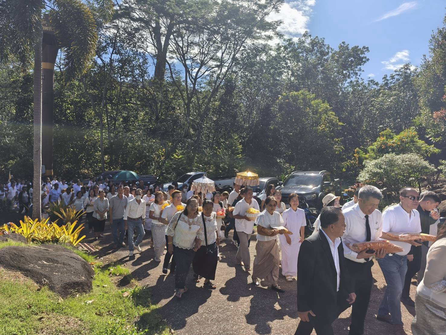 ภาพร่วมพิธีกรรมวัดเขาตาลิ่น