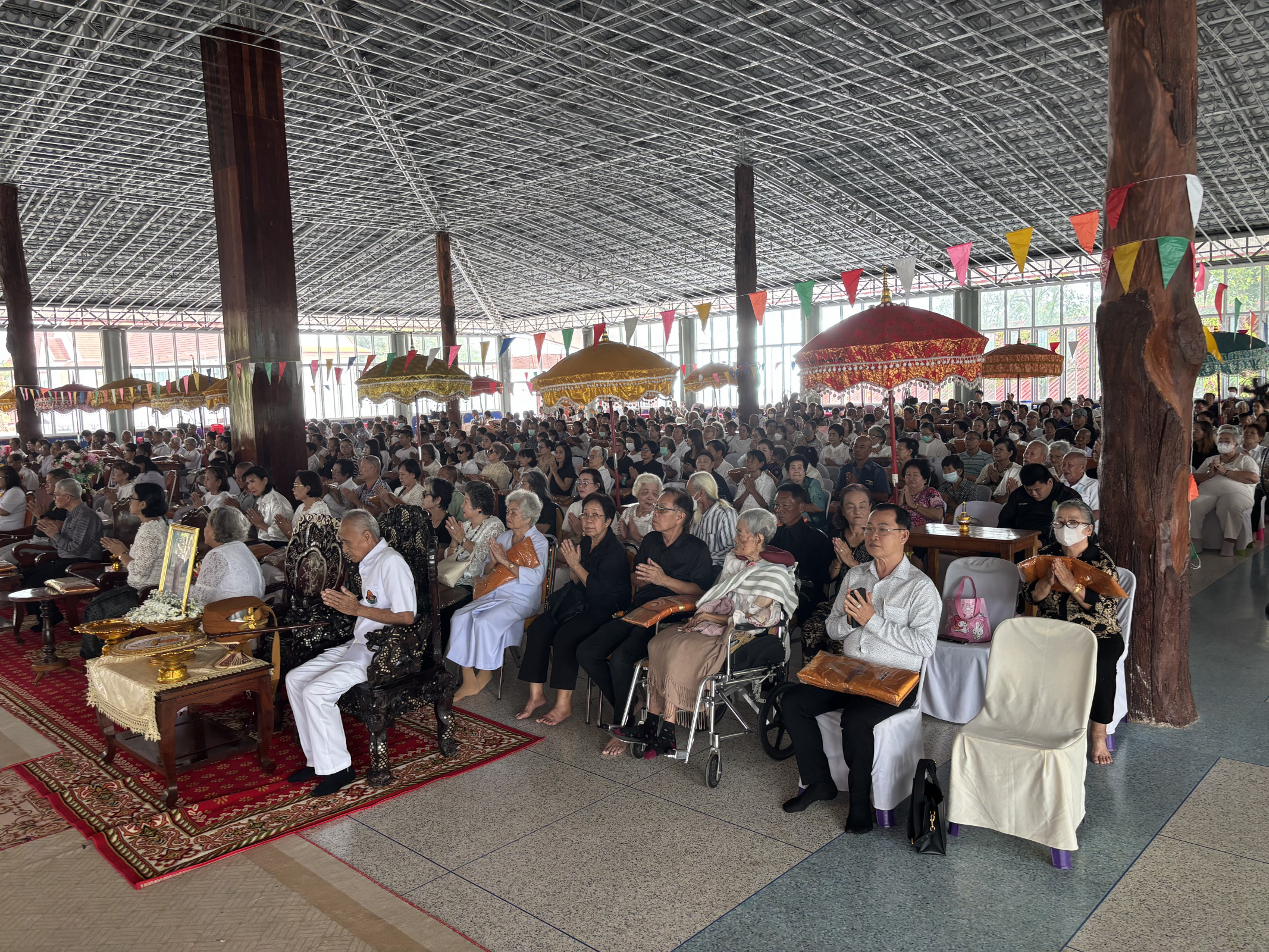 ภาพร่วมพิธีกรรมวัดป่าทรงคุณ