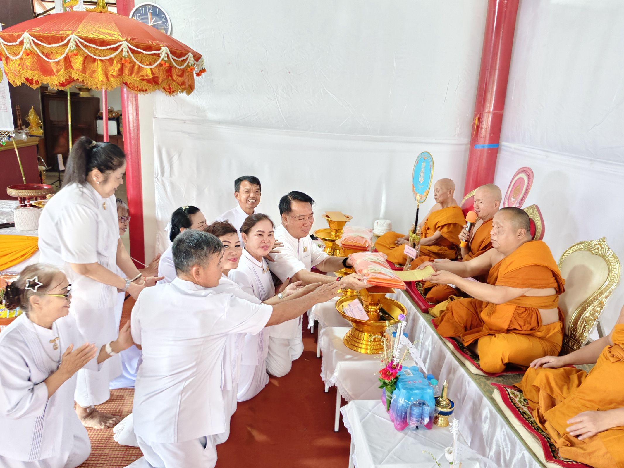 ภาพร่วมพิธีกรรมวัดนาหวาย