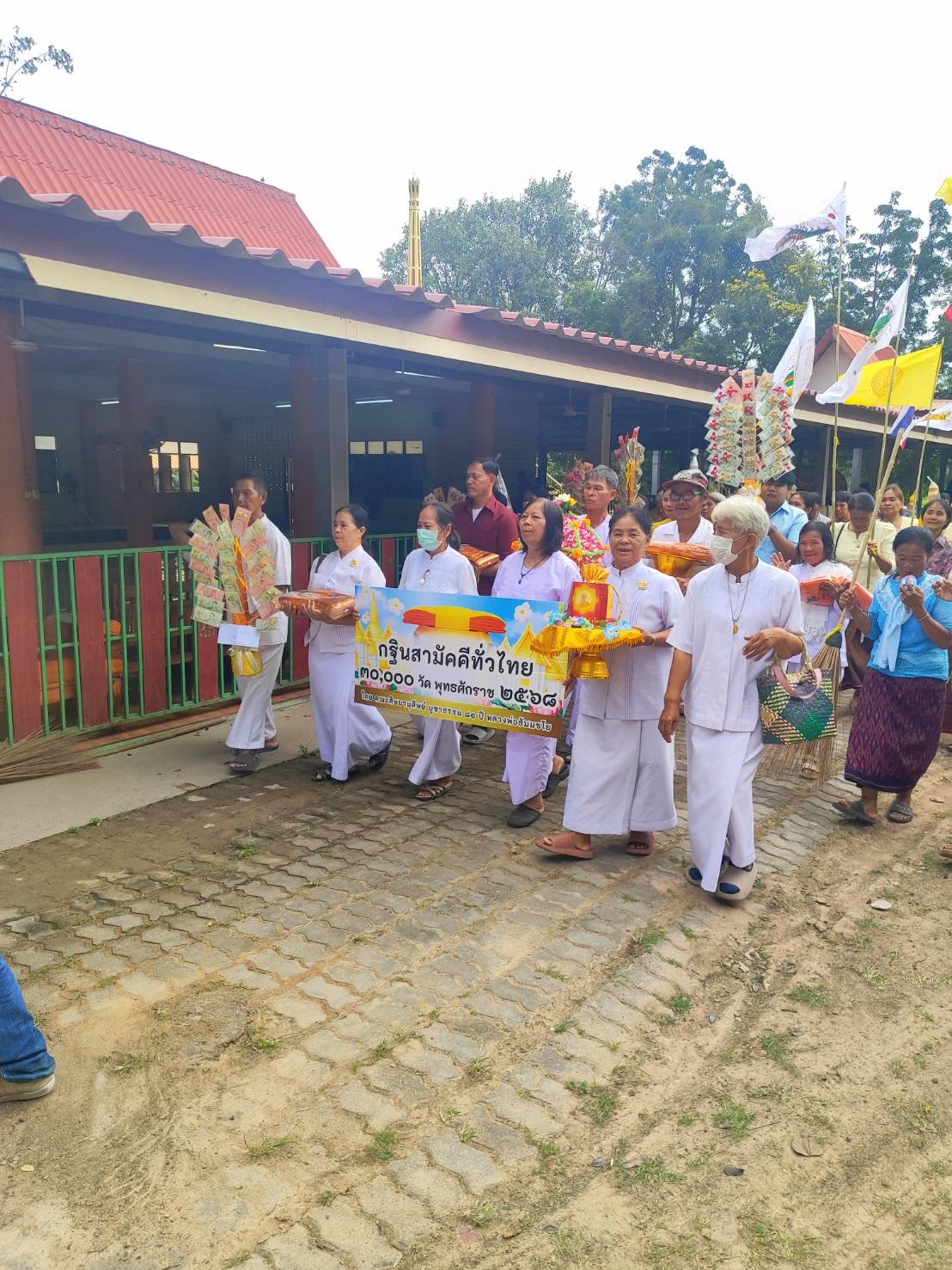 ภาพร่วมขบวนกฐินที่พักสงฆ์หมื่นศรีกลาง