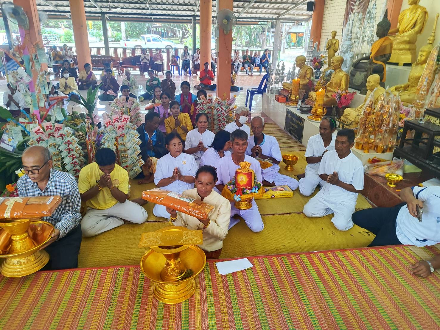 ภาพร่วมพิธีกรรมที่พักสงฆ์หมื่นศรีกลาง