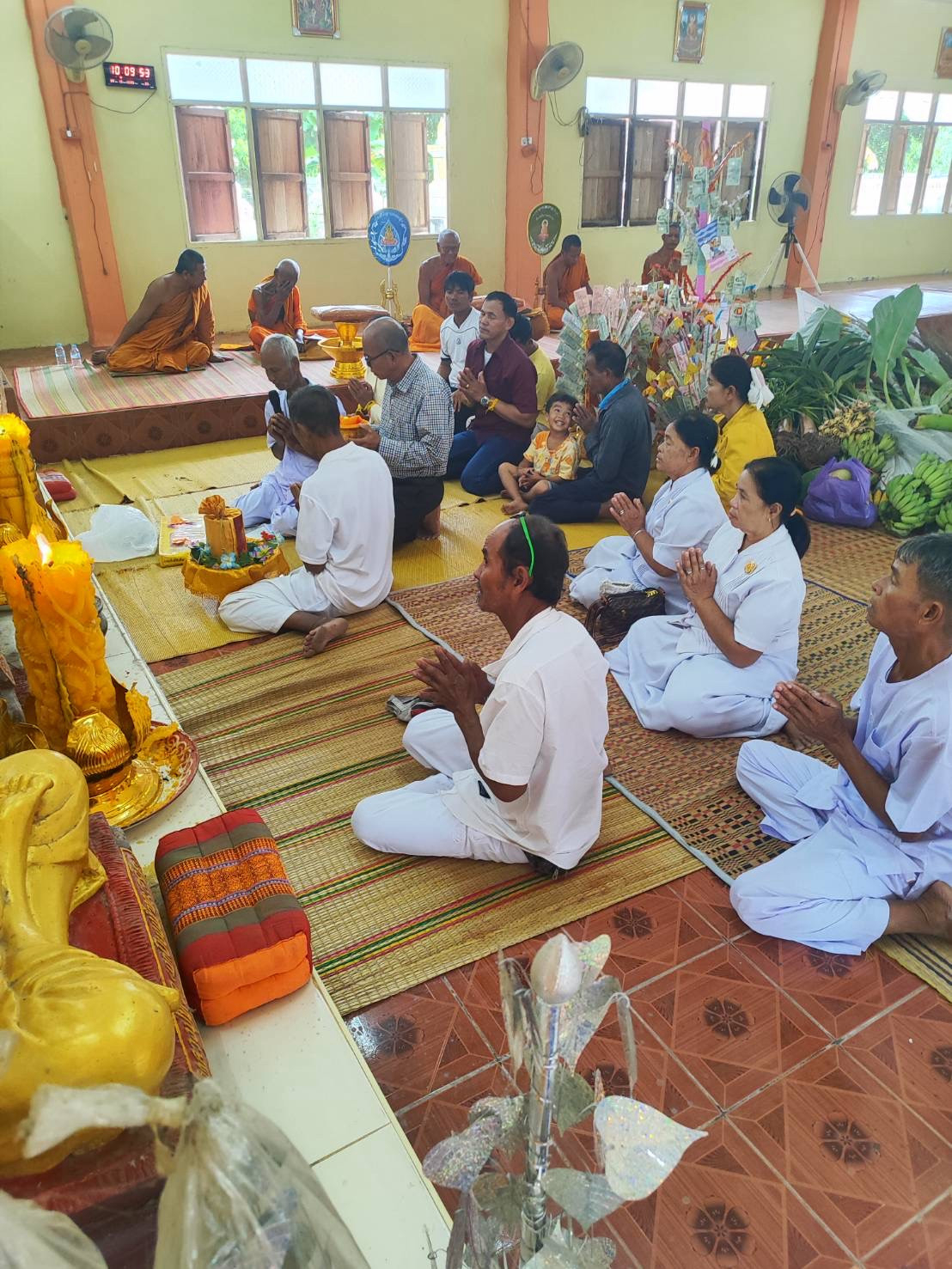 ภาพร่วมพิธีกรรมที่พักสงฆ์หมื่นศรีกลาง