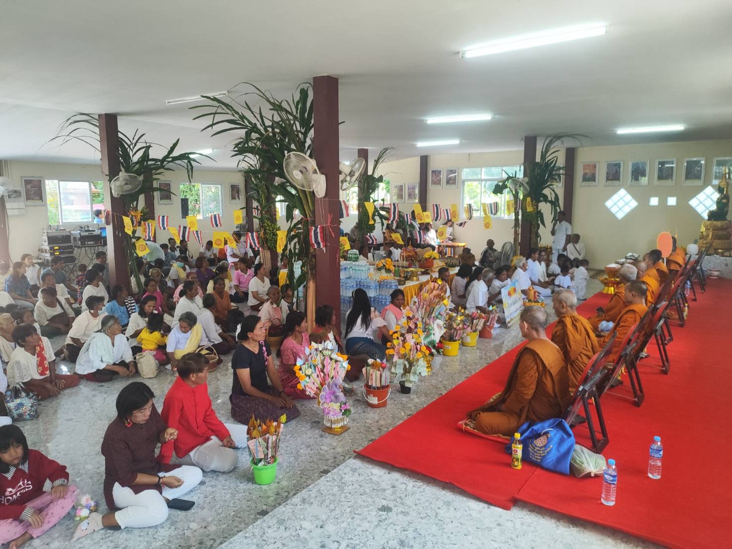 ภาพร่วมพิธีกรรมที่พักสงฆ์ศรีมงคล