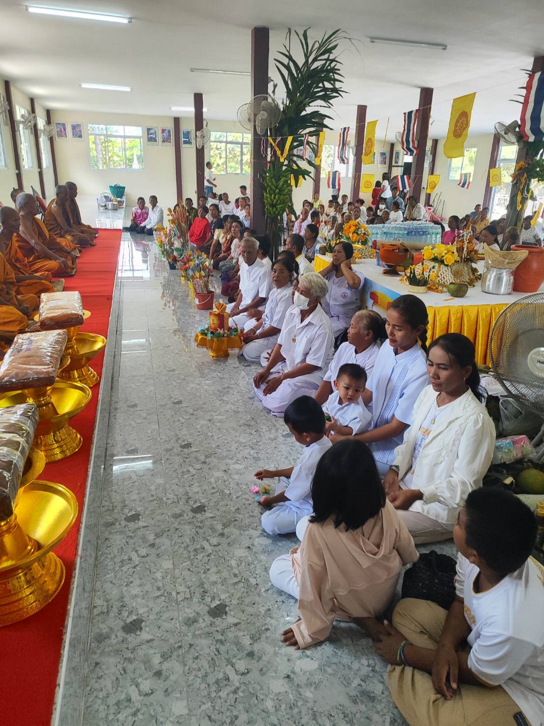 ภาพร่วมพิธีกรรมที่พักสงฆ์ศรีมงคล