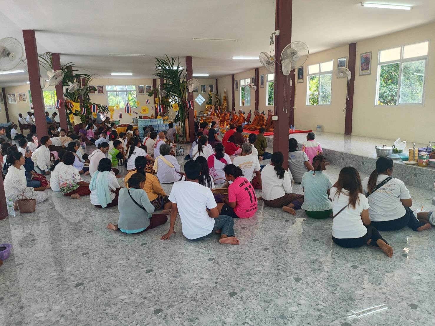 ภาพร่วมพิธีกรรมที่พักสงฆ์ศรีมงคล